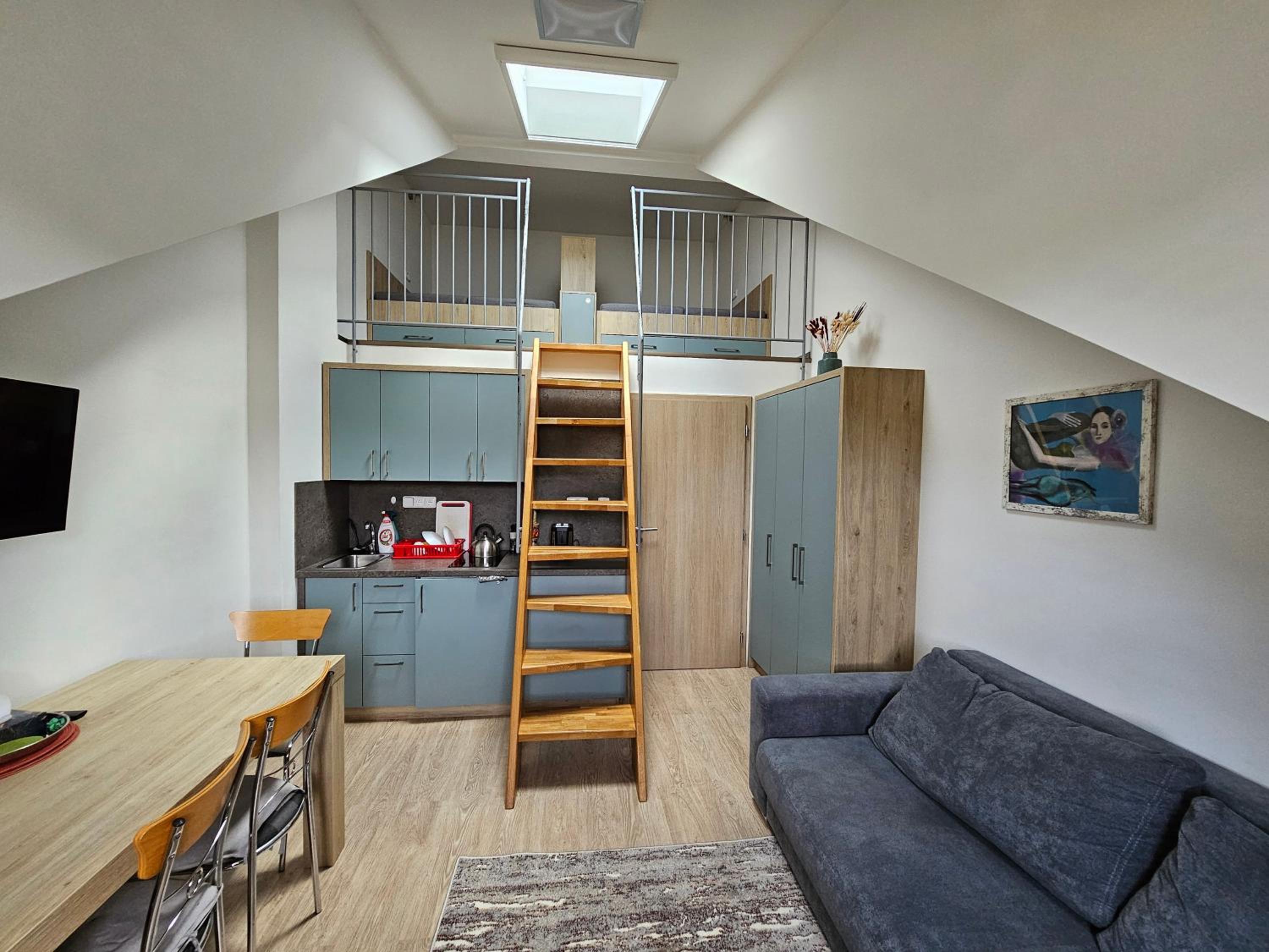 One-Bedroom Apartment photo 1