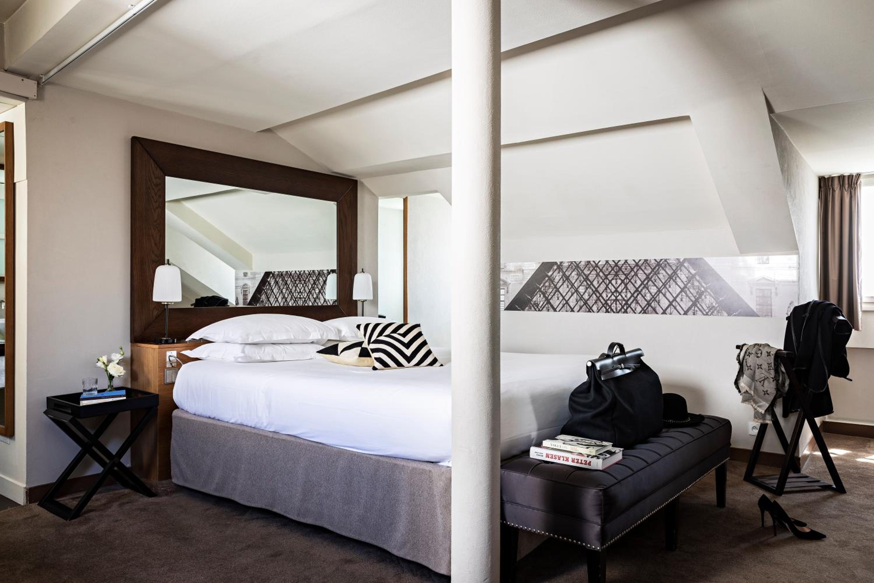 Premium King Room with Sofa Bed photo 1