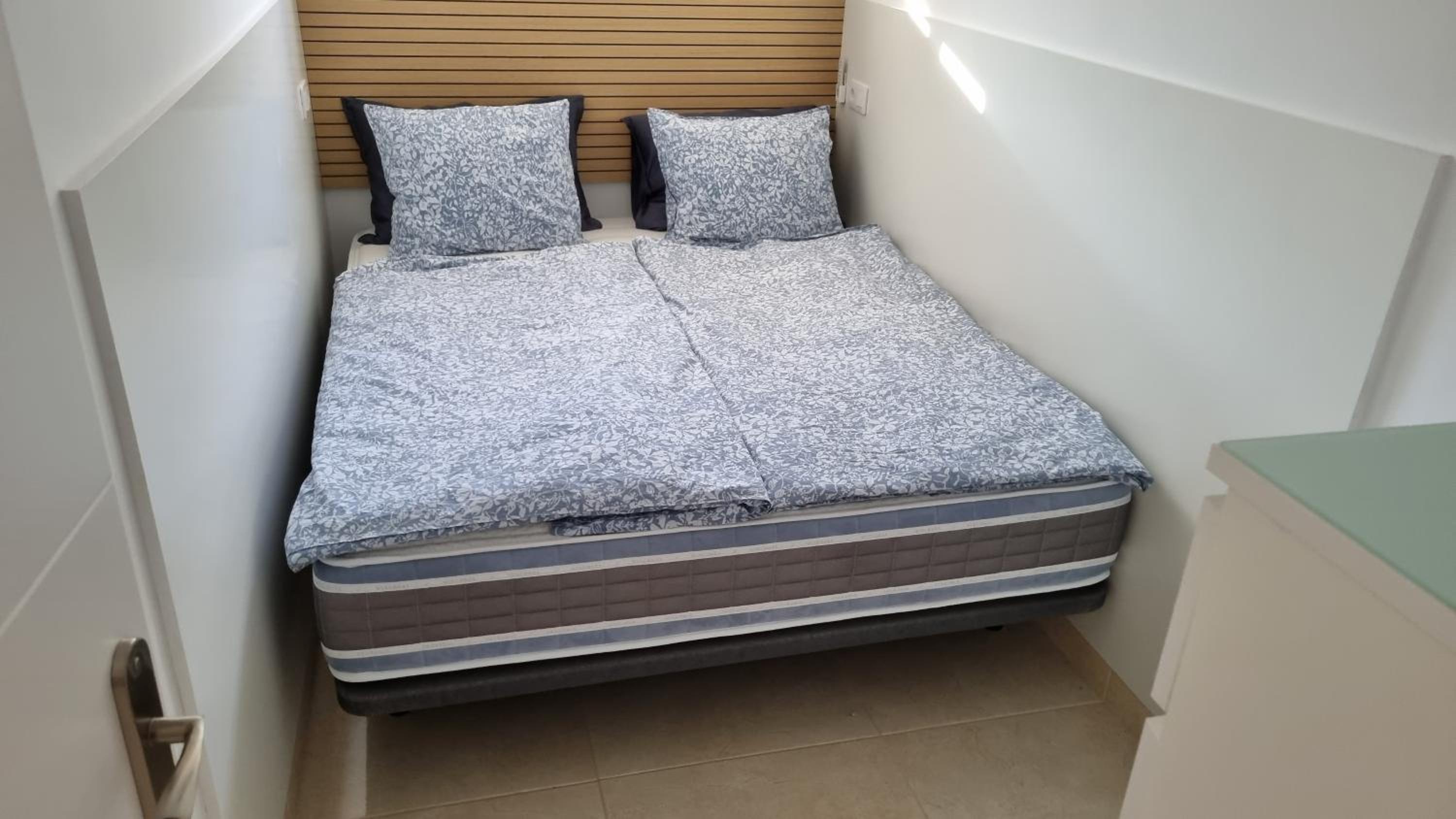 Apartamento de Dos Habitaciones con Terraza