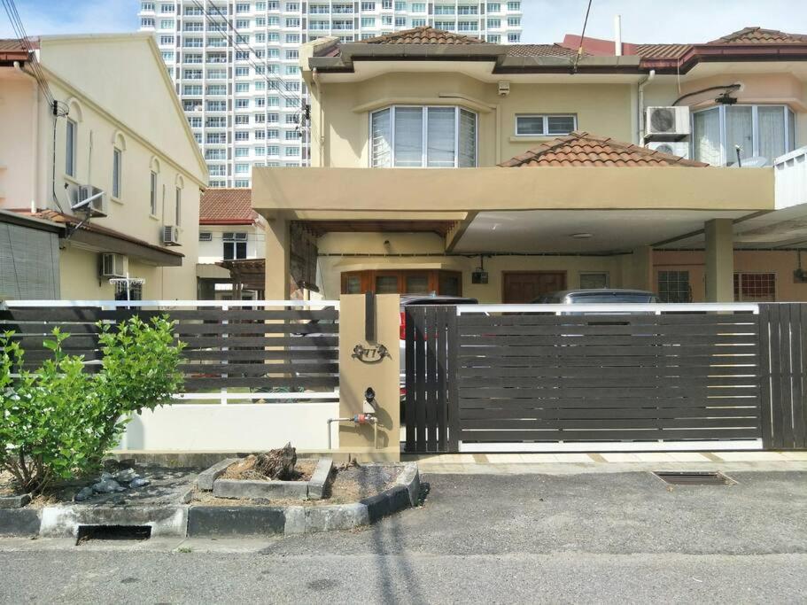 Four-Bedroom House photo 1
