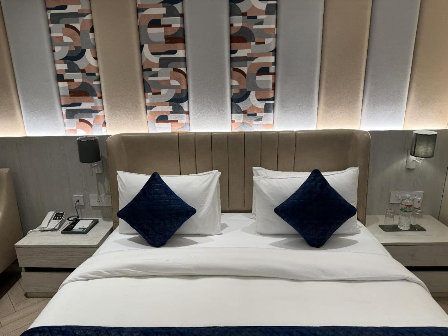 Superior King Room - Photo 9
