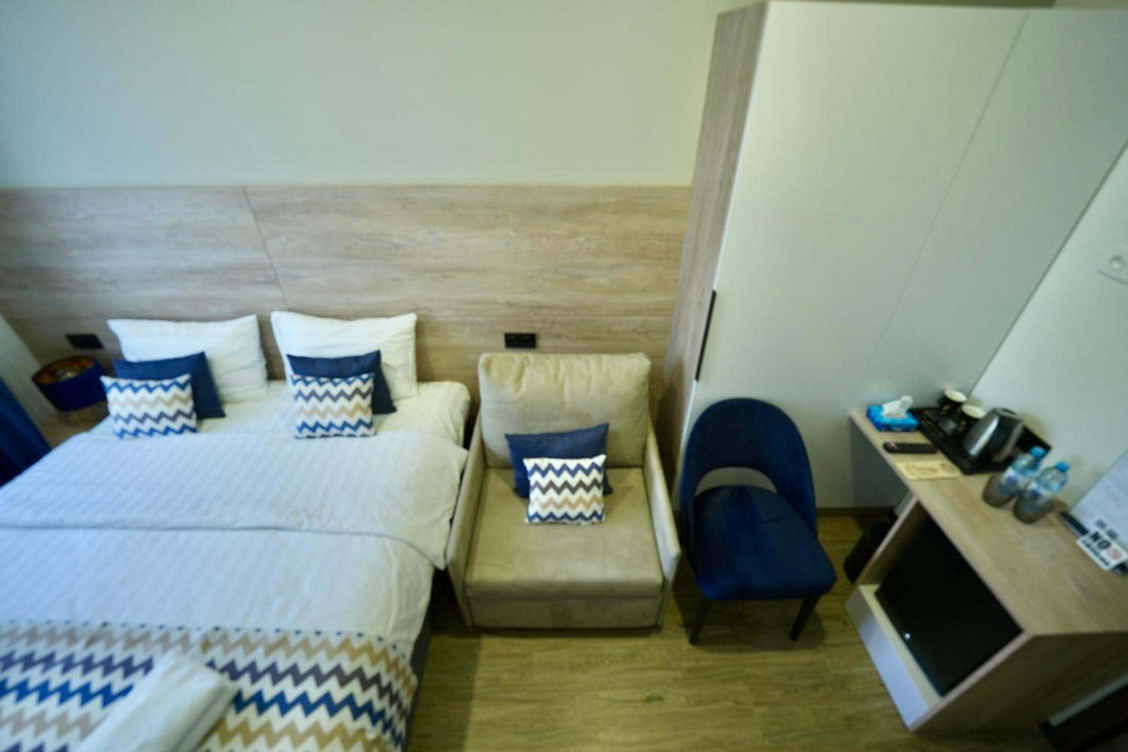 Double or Twin Room with Extra Bed photo 3