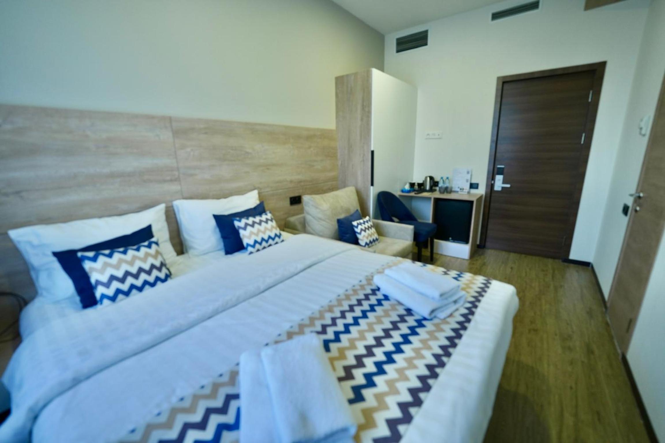 Double or Twin Room with Extra Bed photo 2