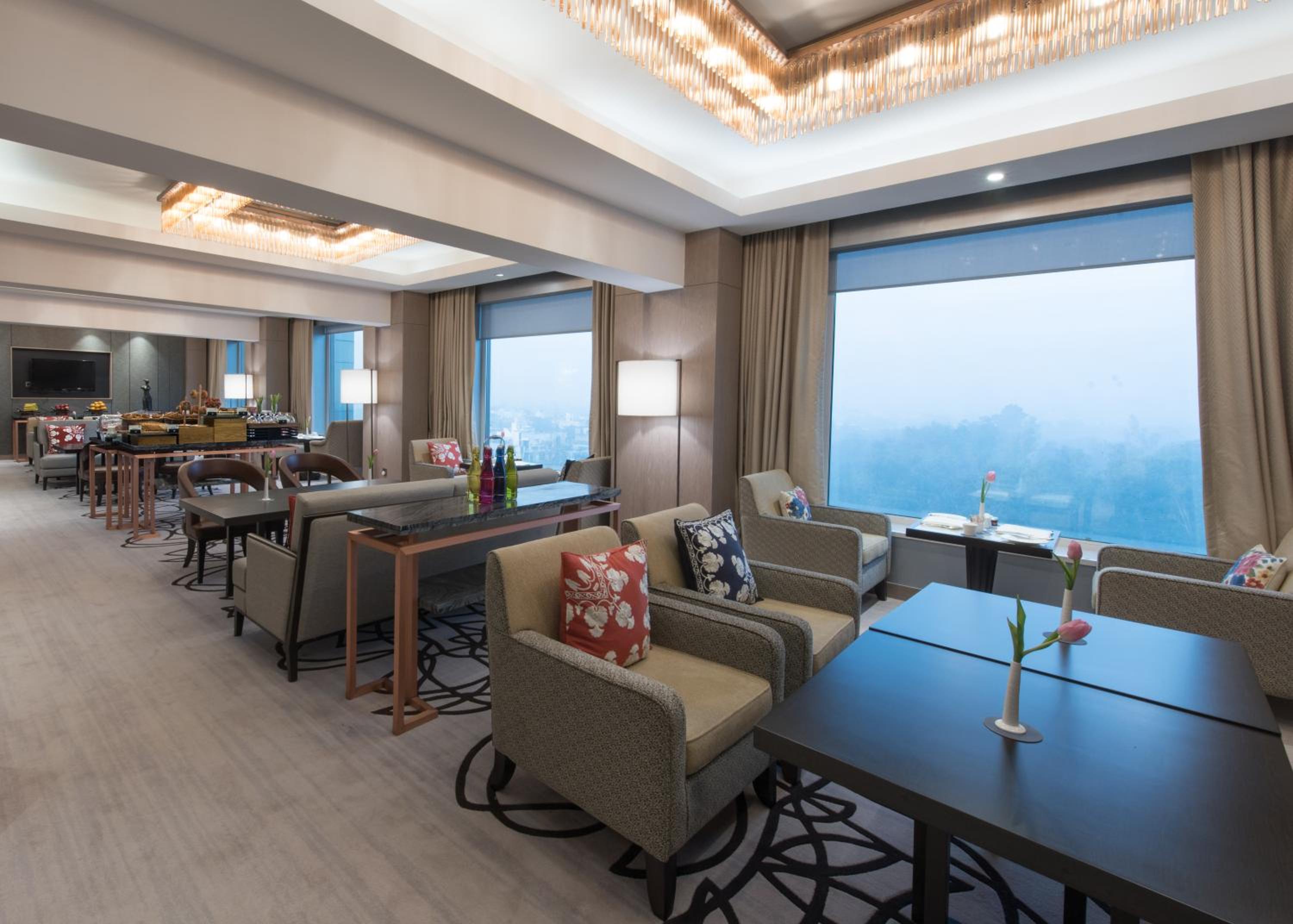 Sheraton Club Queen Room - Club Level - Photo 1