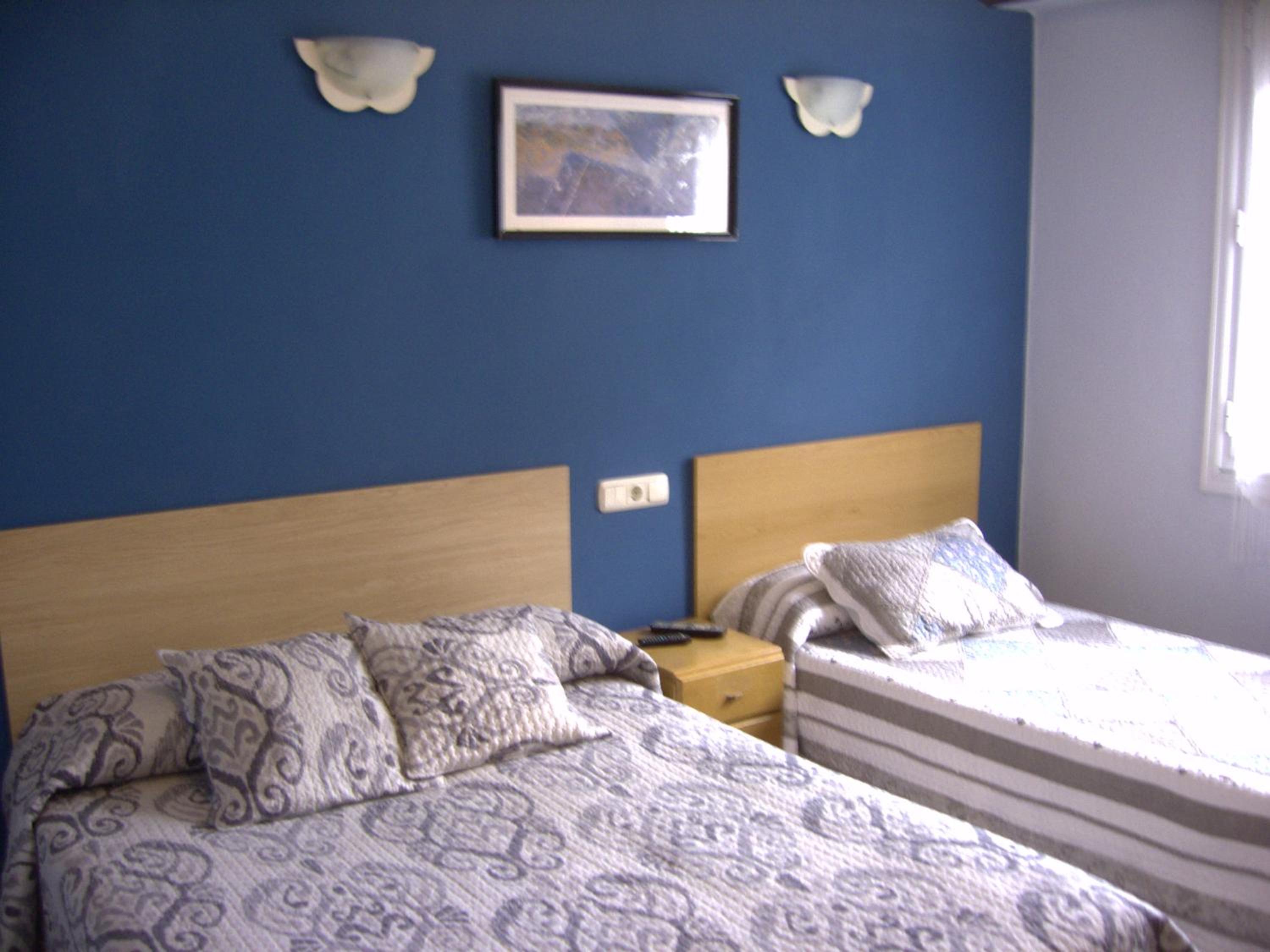 Double Room with Extra Bed and Shared Bathroom photo 3