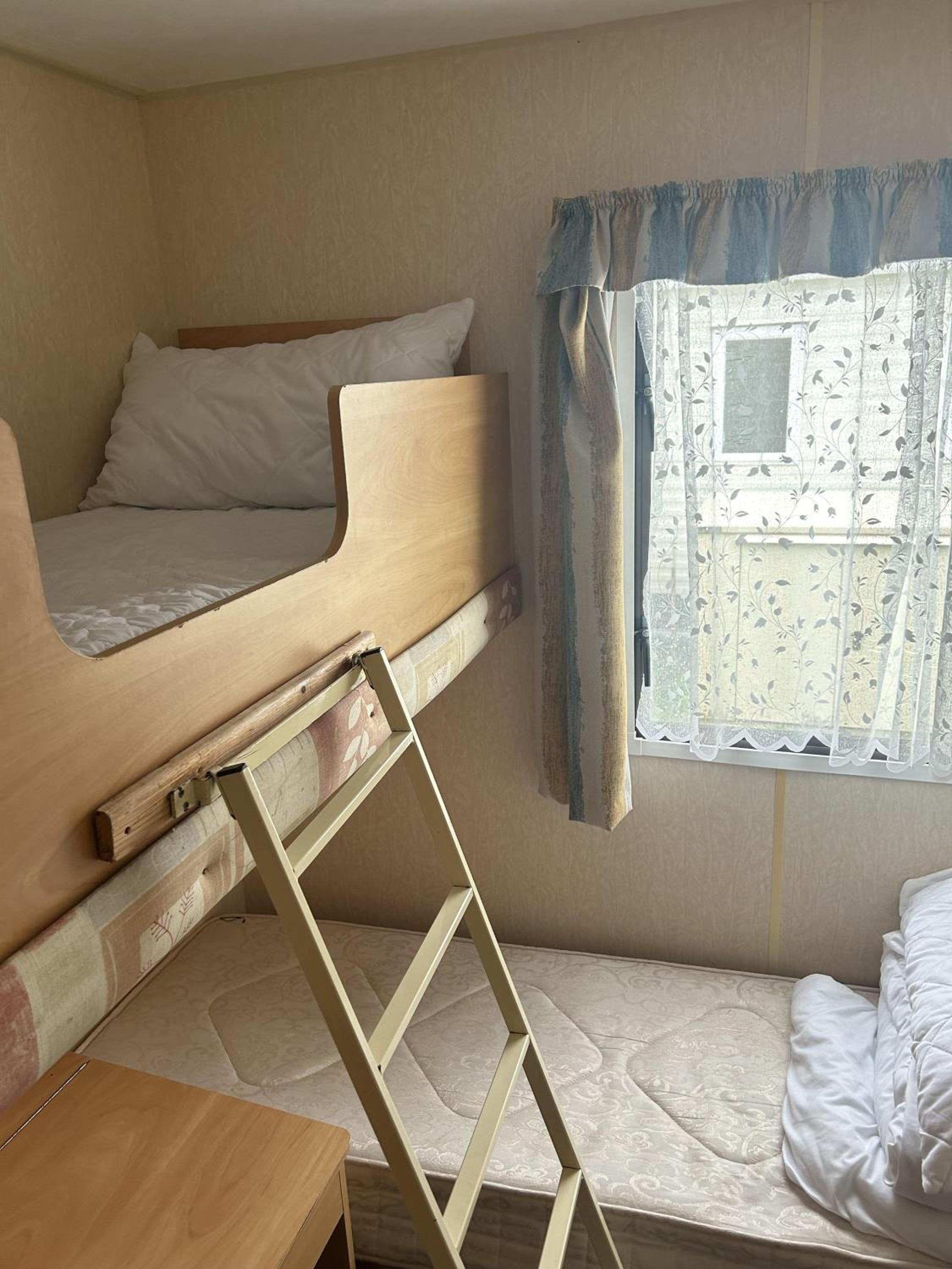 Mobile Home photo 3