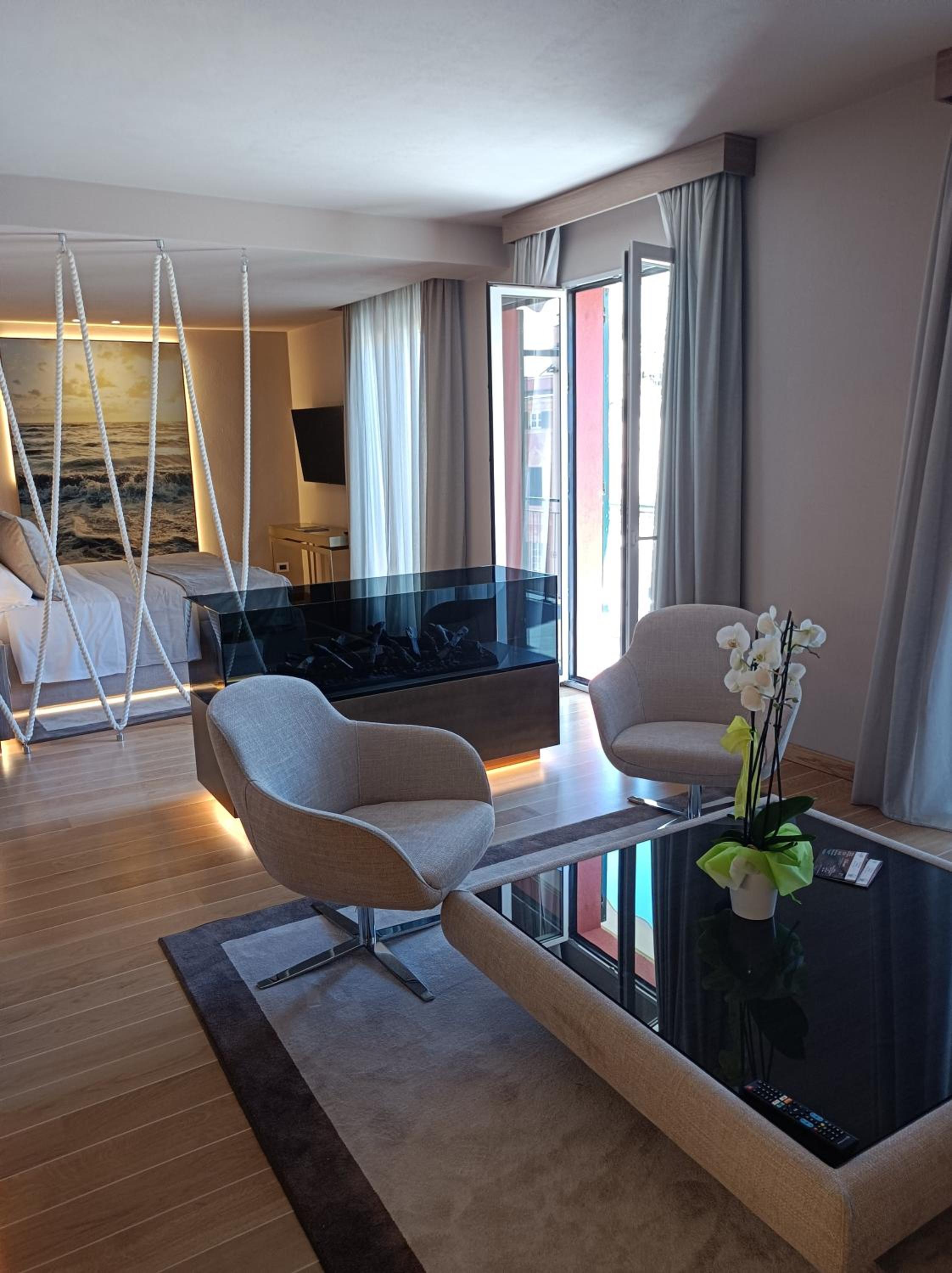 One-Bedroom Suite with Terrace and City View