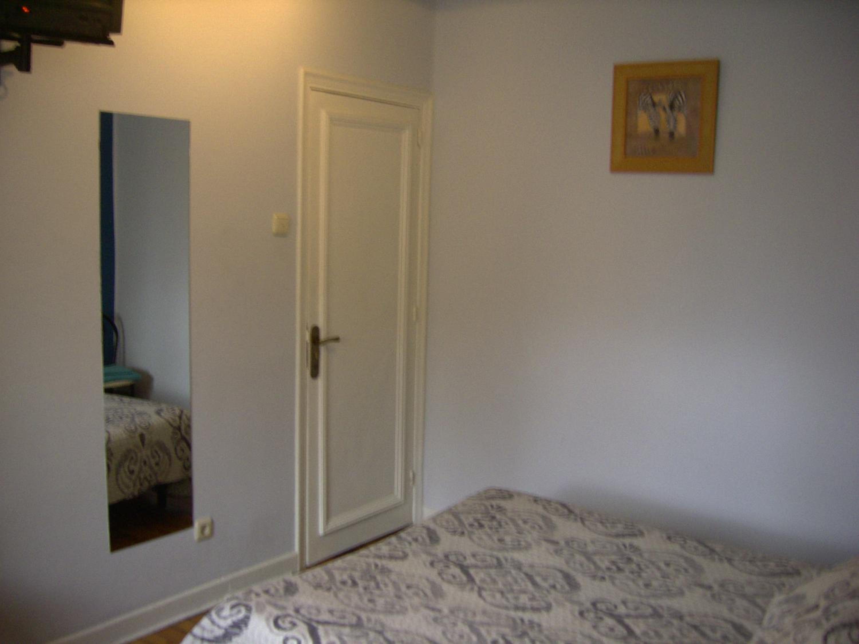 Double Room with Extra Bed and Shared Bathroom photo 2