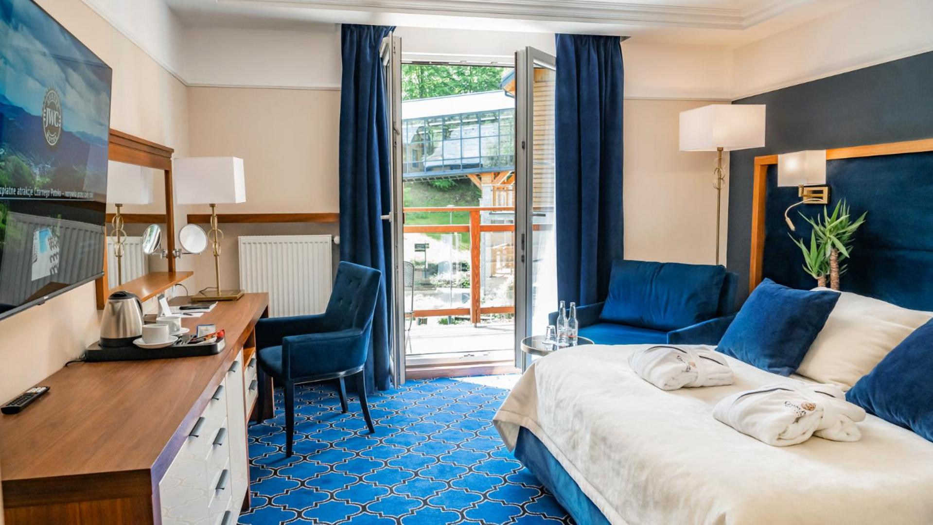 Classic Room with Balcony with 1 Bed - Photo 6