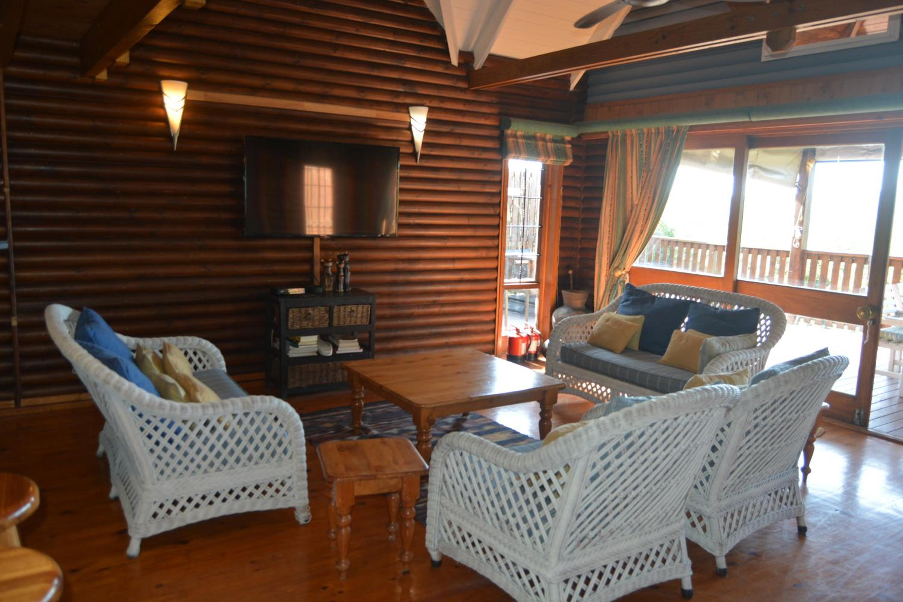 Apartment with Lake View - Photo 12
