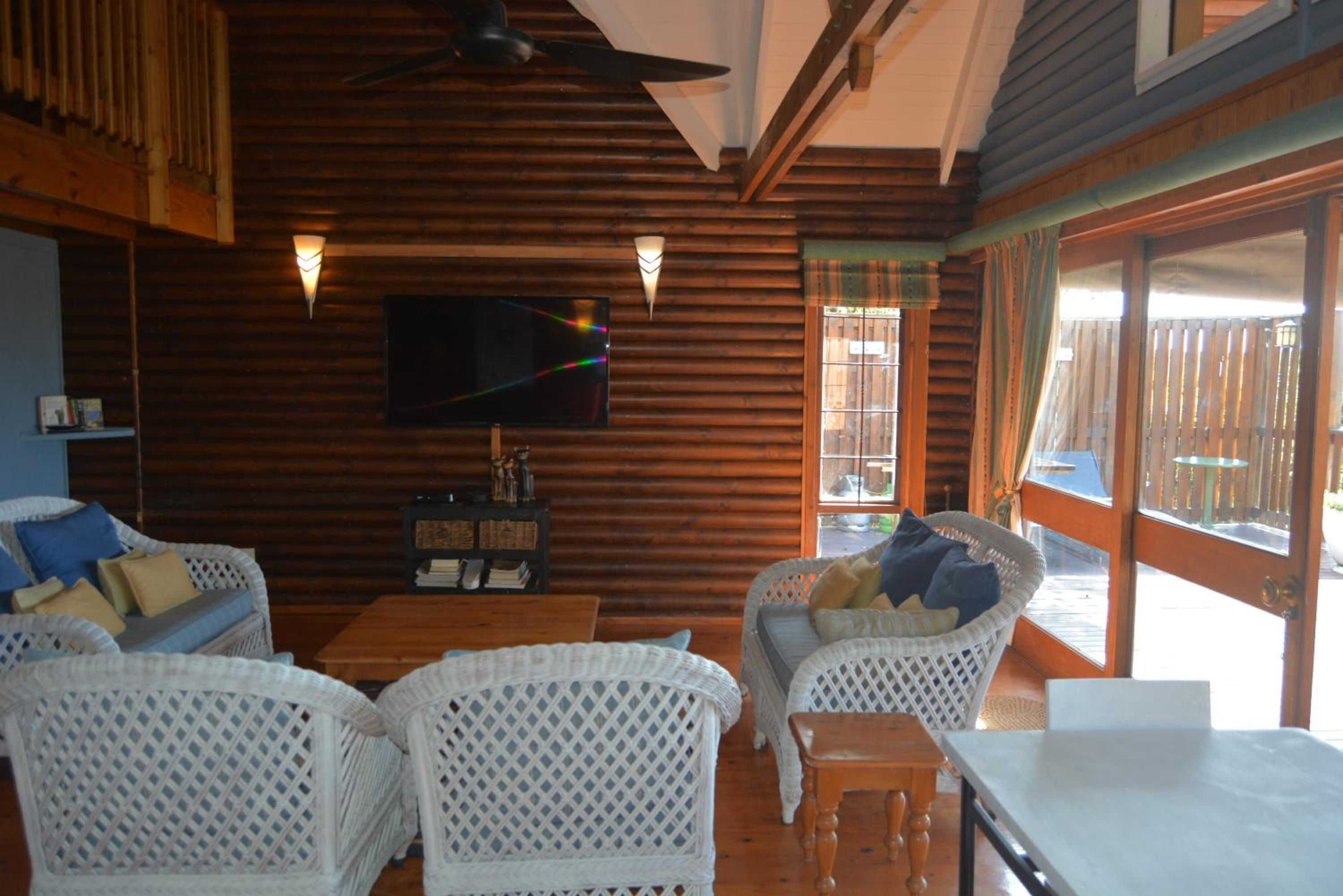 Apartment with Lake View - Photo 13