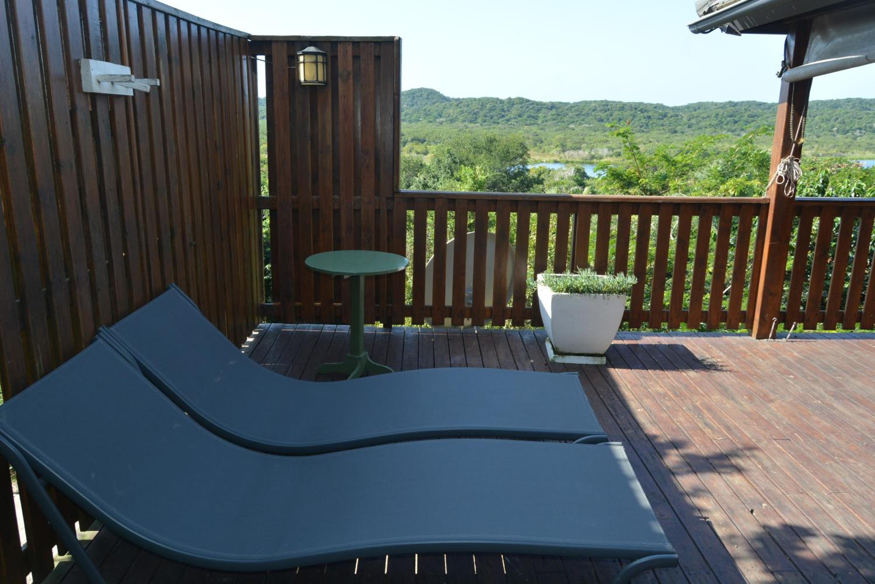 Apartment with Lake View - Photo 26