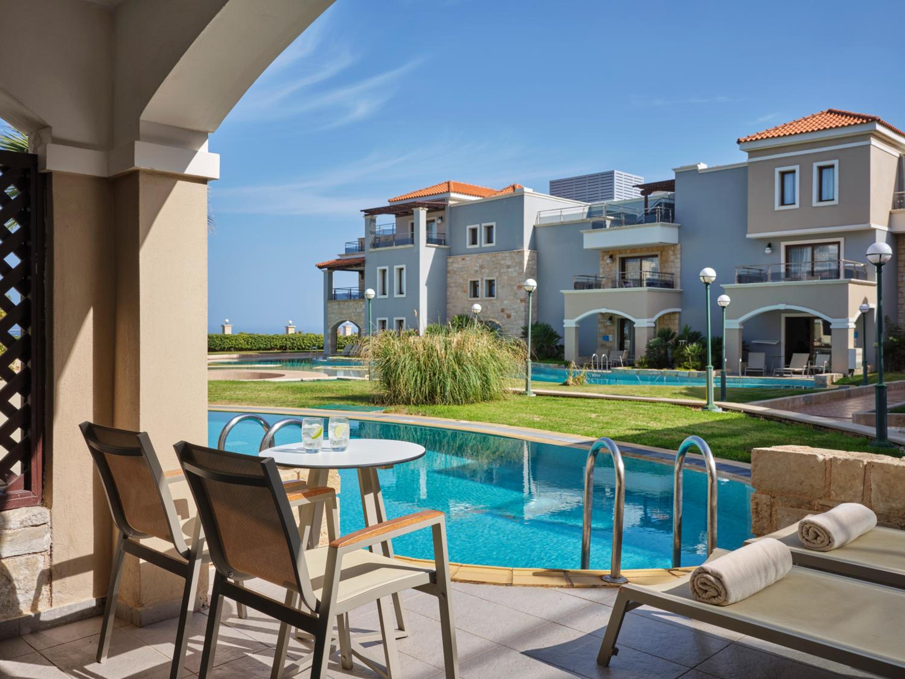 Family Suite Swim Up Inland View