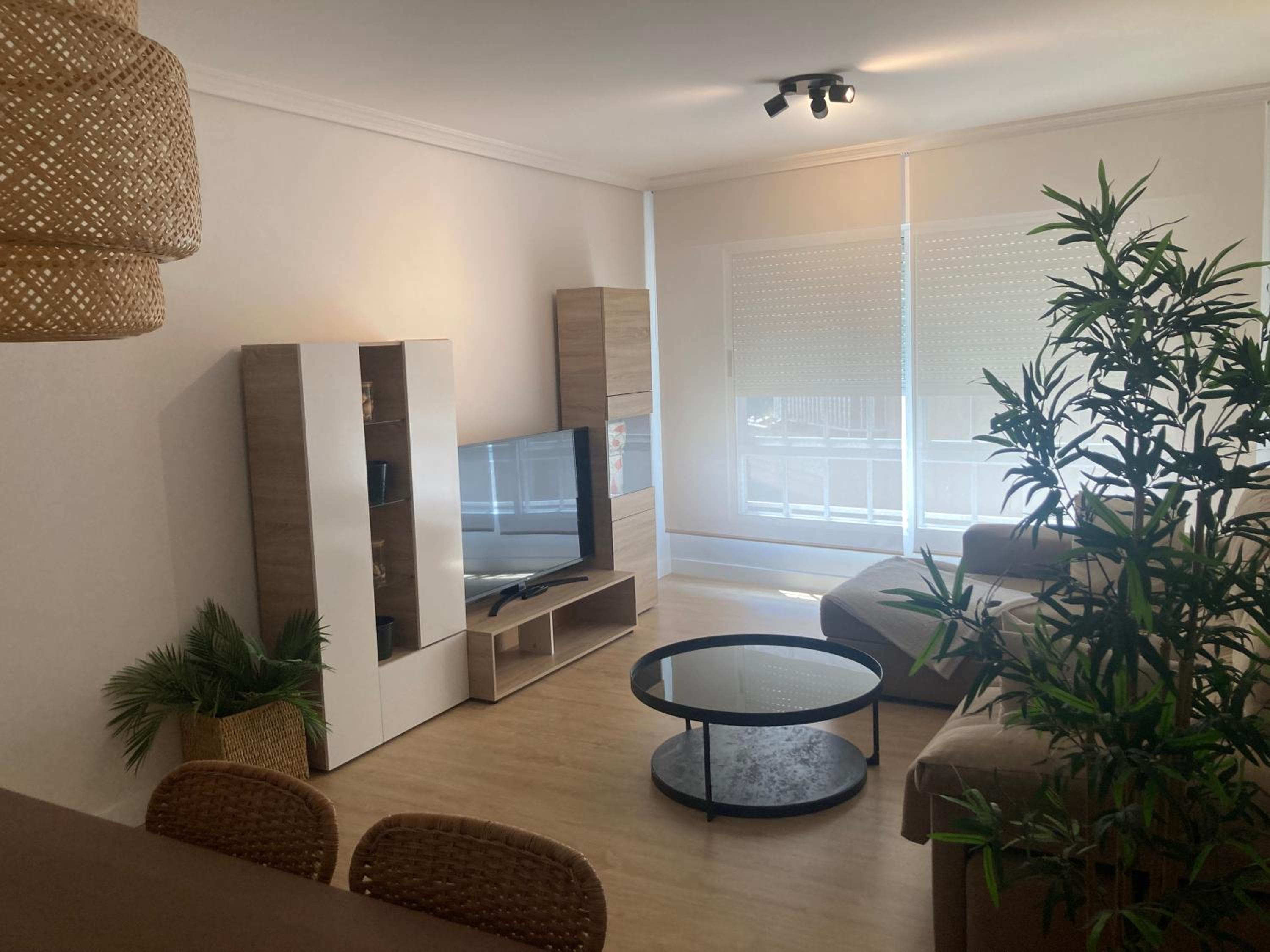 Apartamento de tres dormitorios con vista al agua