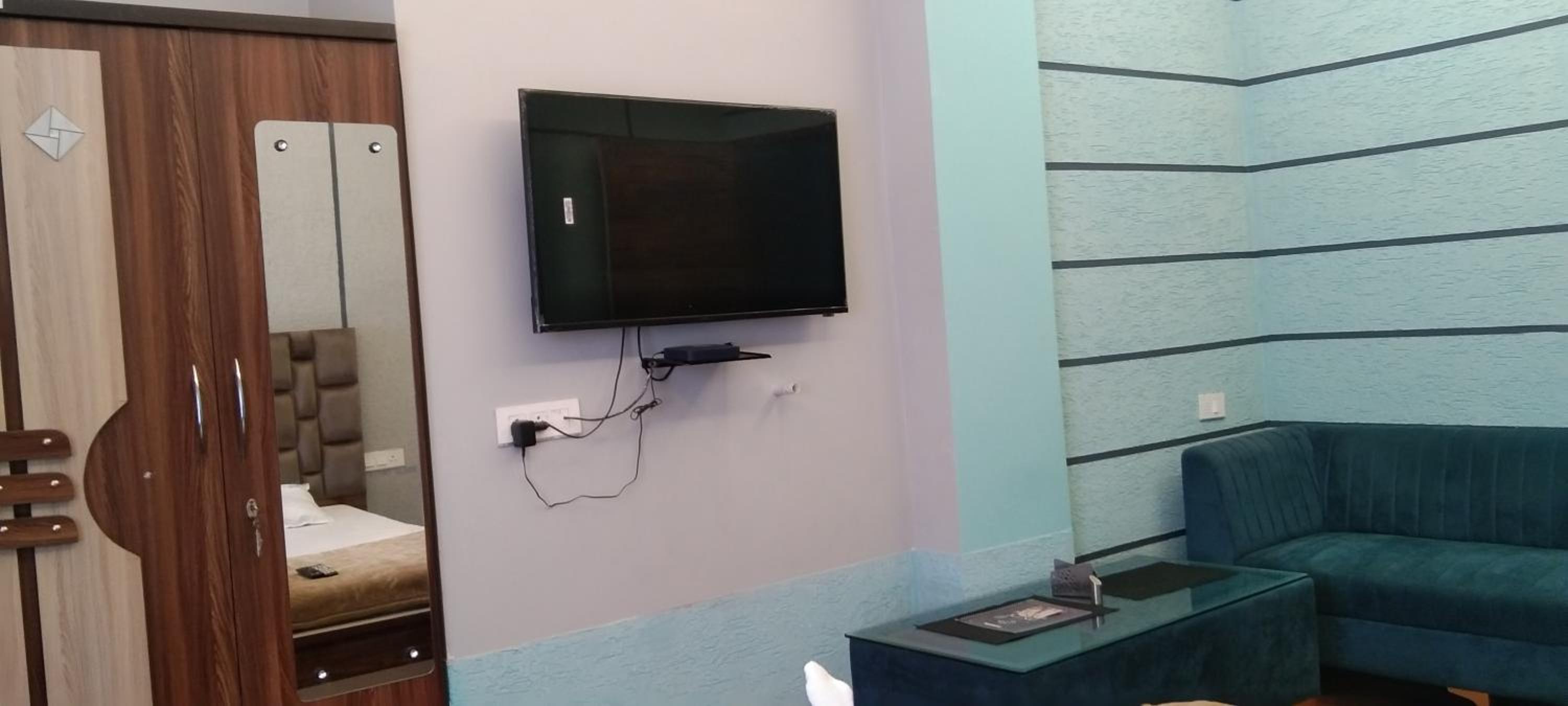Deluxe Room (2 Adults + 1 Child) photo 3