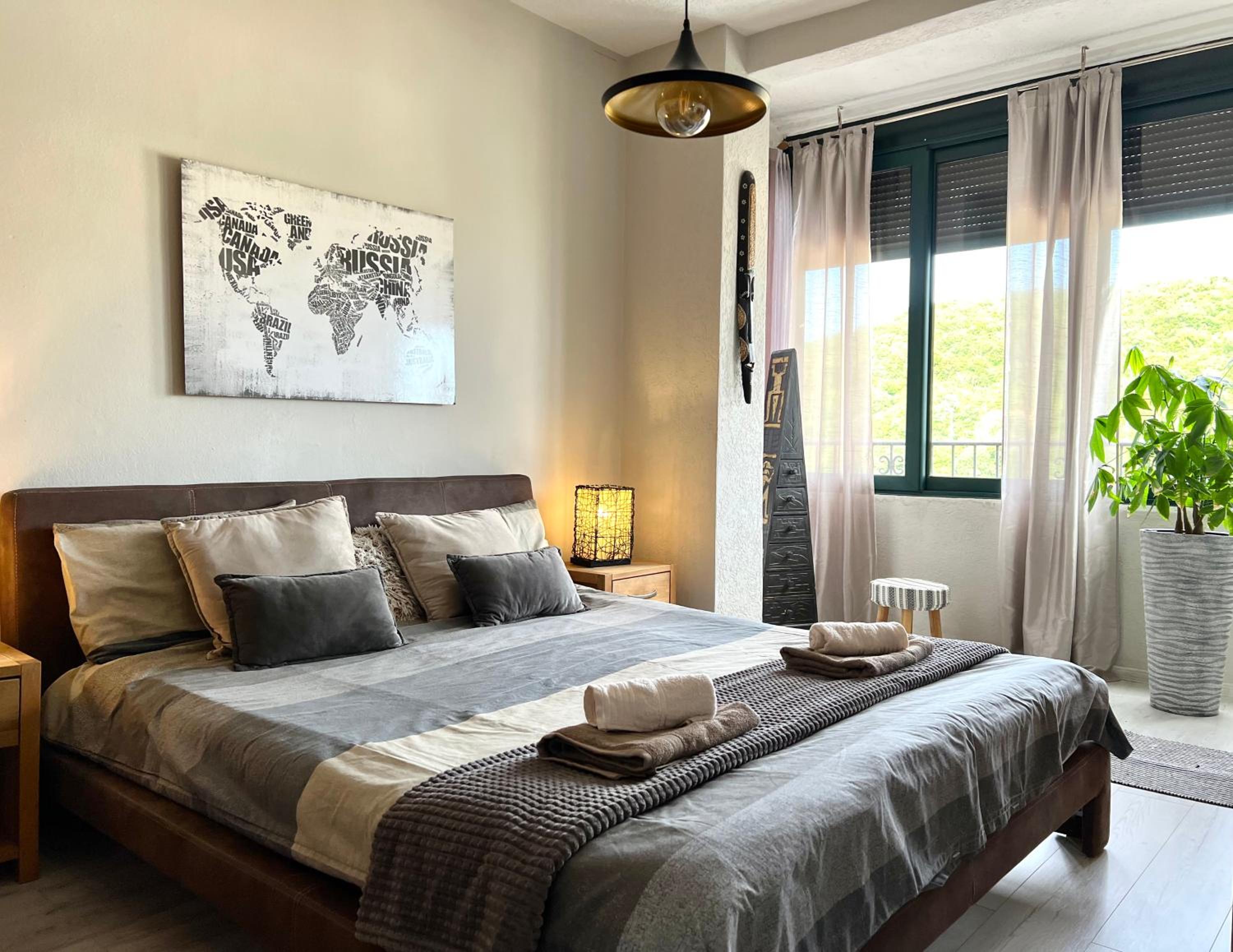 Deluxe Apartment