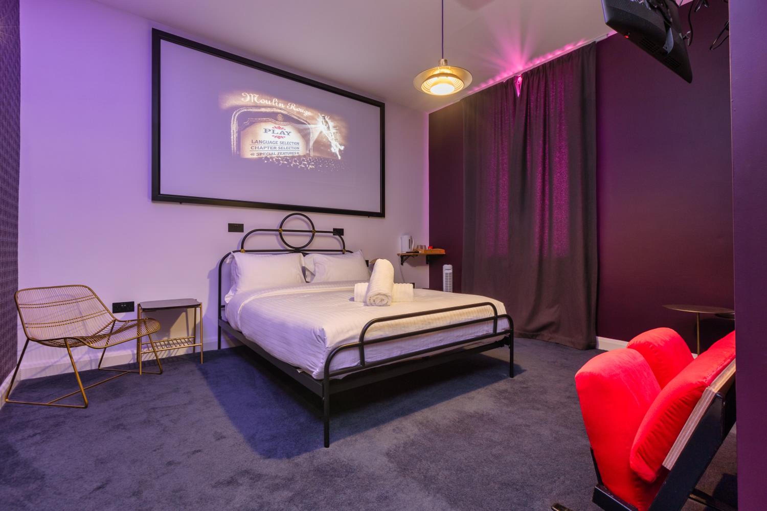 Deluxe Double Room with Shower - Photo 4