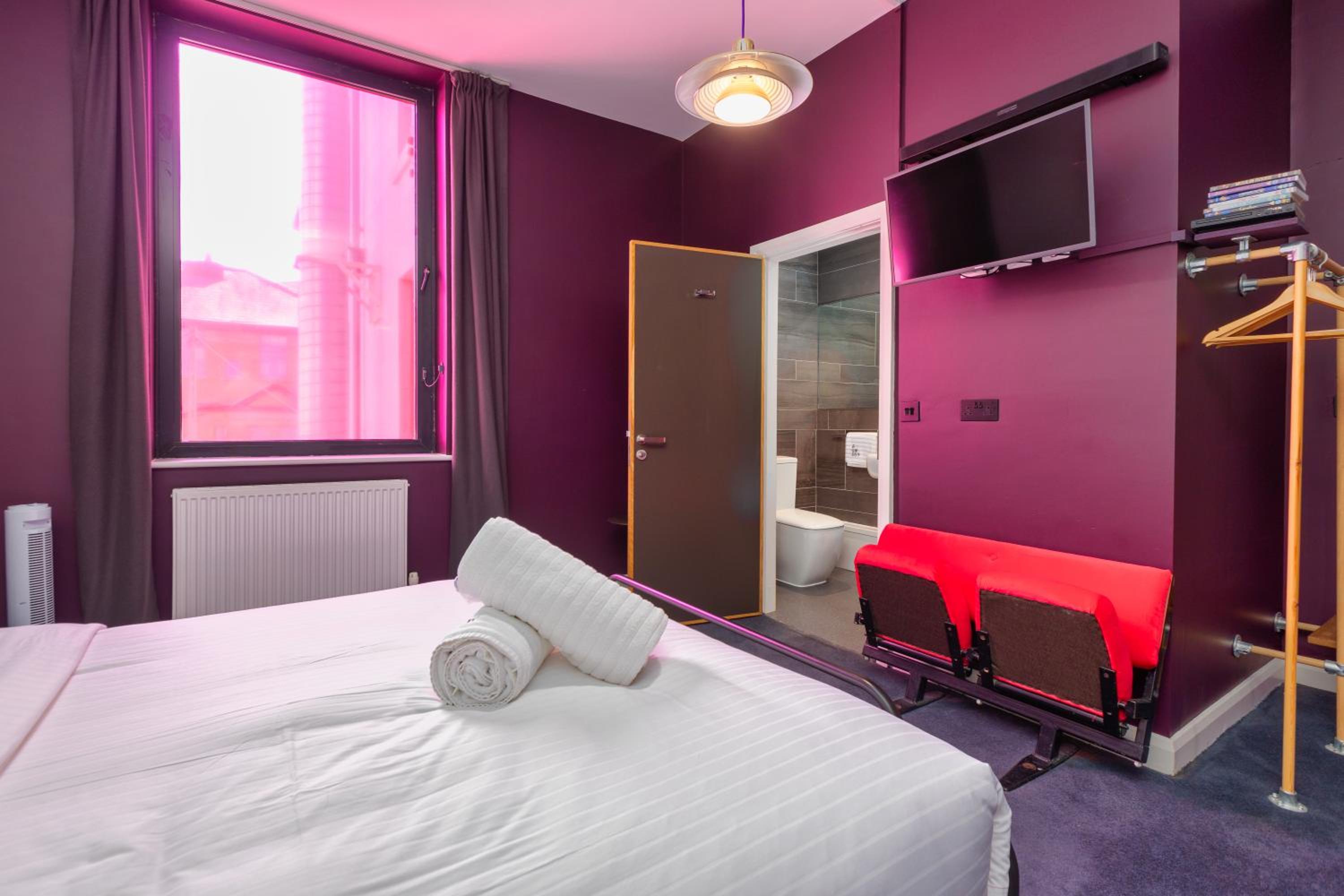 Deluxe Double Room with Shower - Photo 2