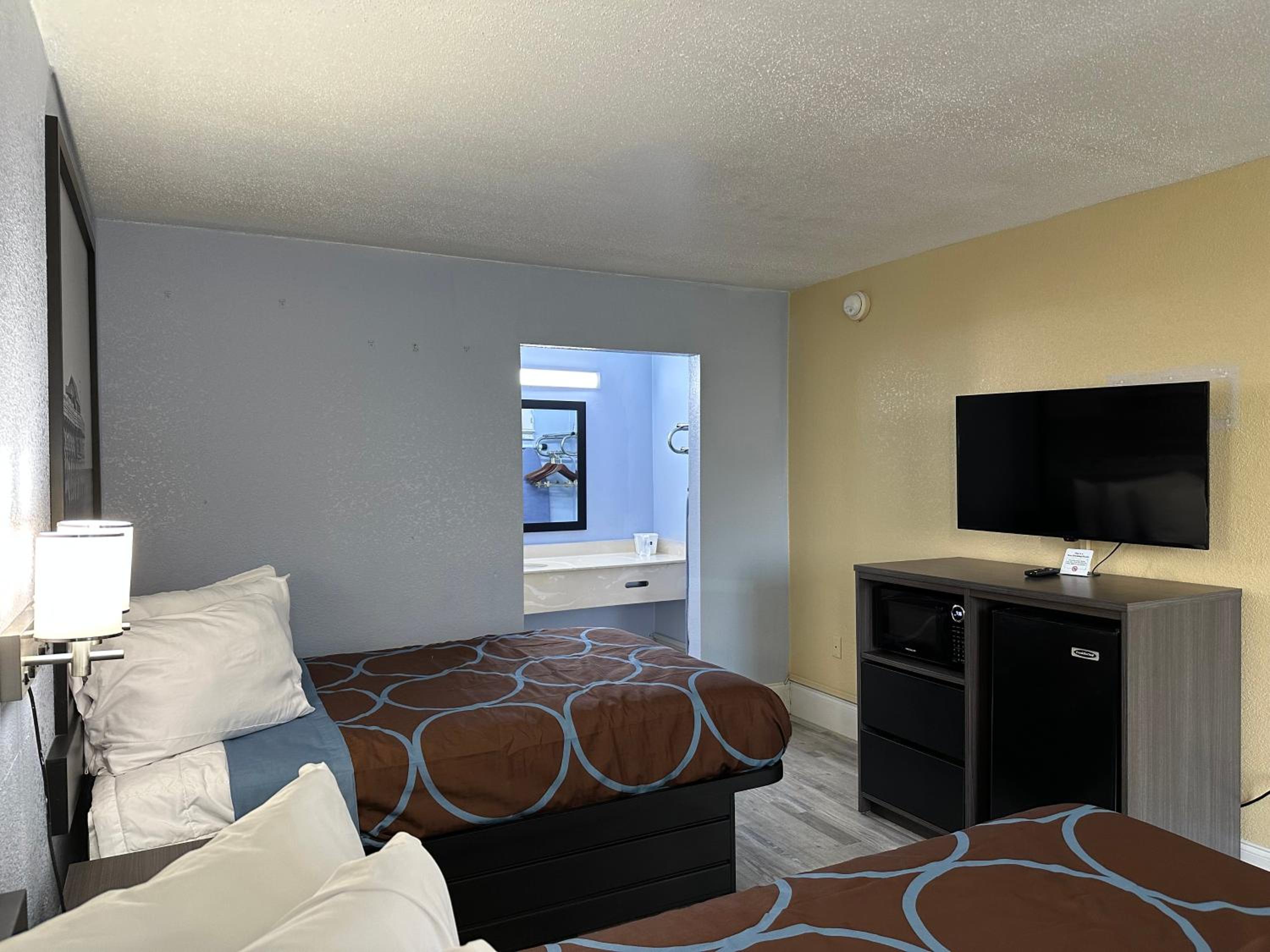 Double Room with Two Double Beds - Non-Smoking - Photo 1