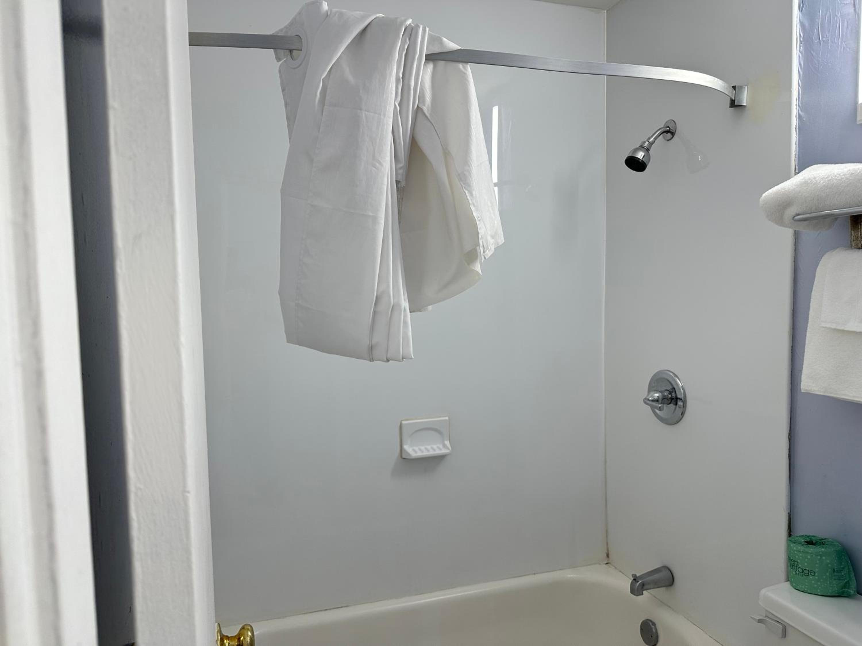 Double Room with Two Double Beds - Non-Smoking - Photo 3