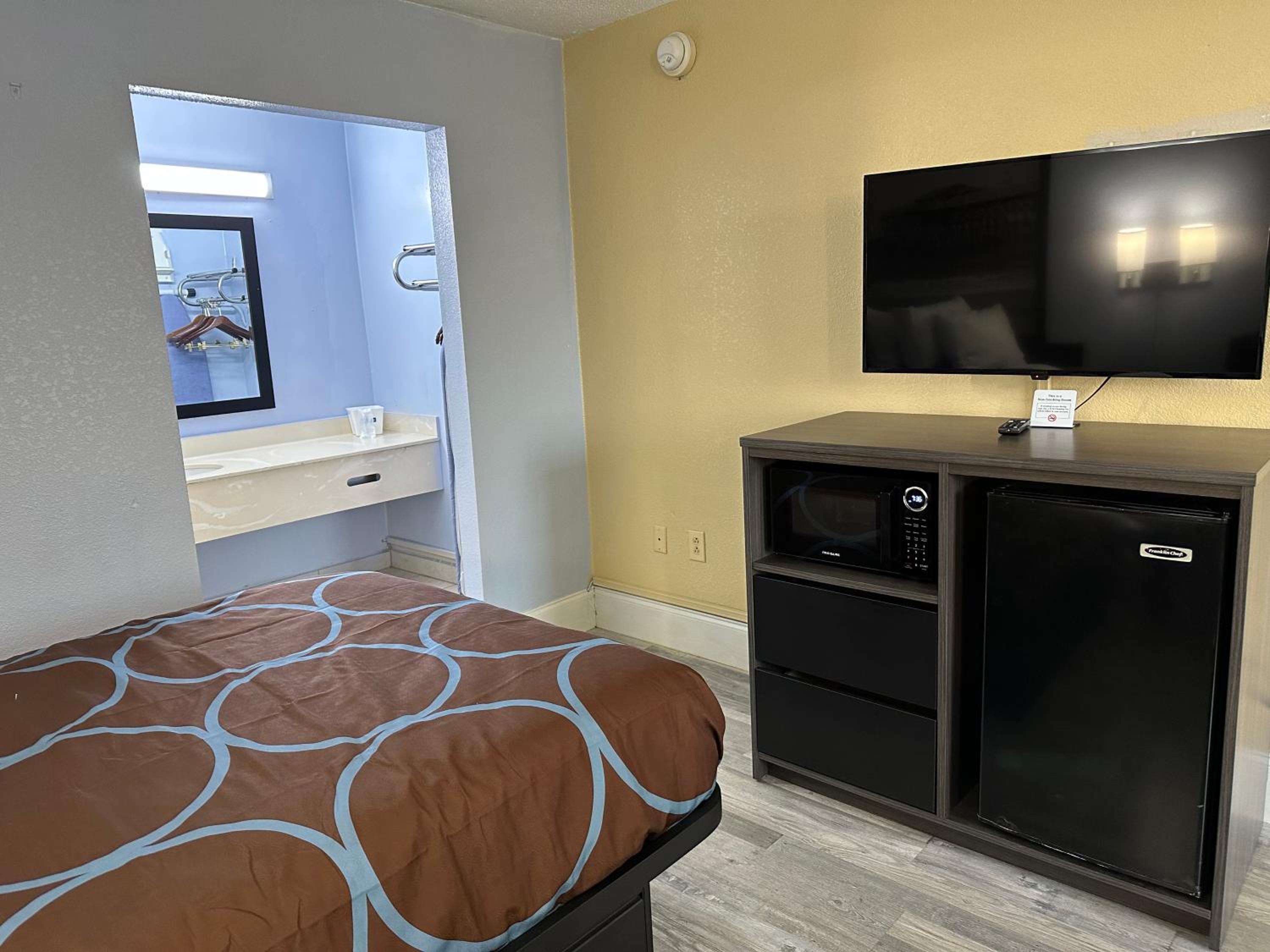 Double Room with Two Double Beds - Non-Smoking - Photo 6
