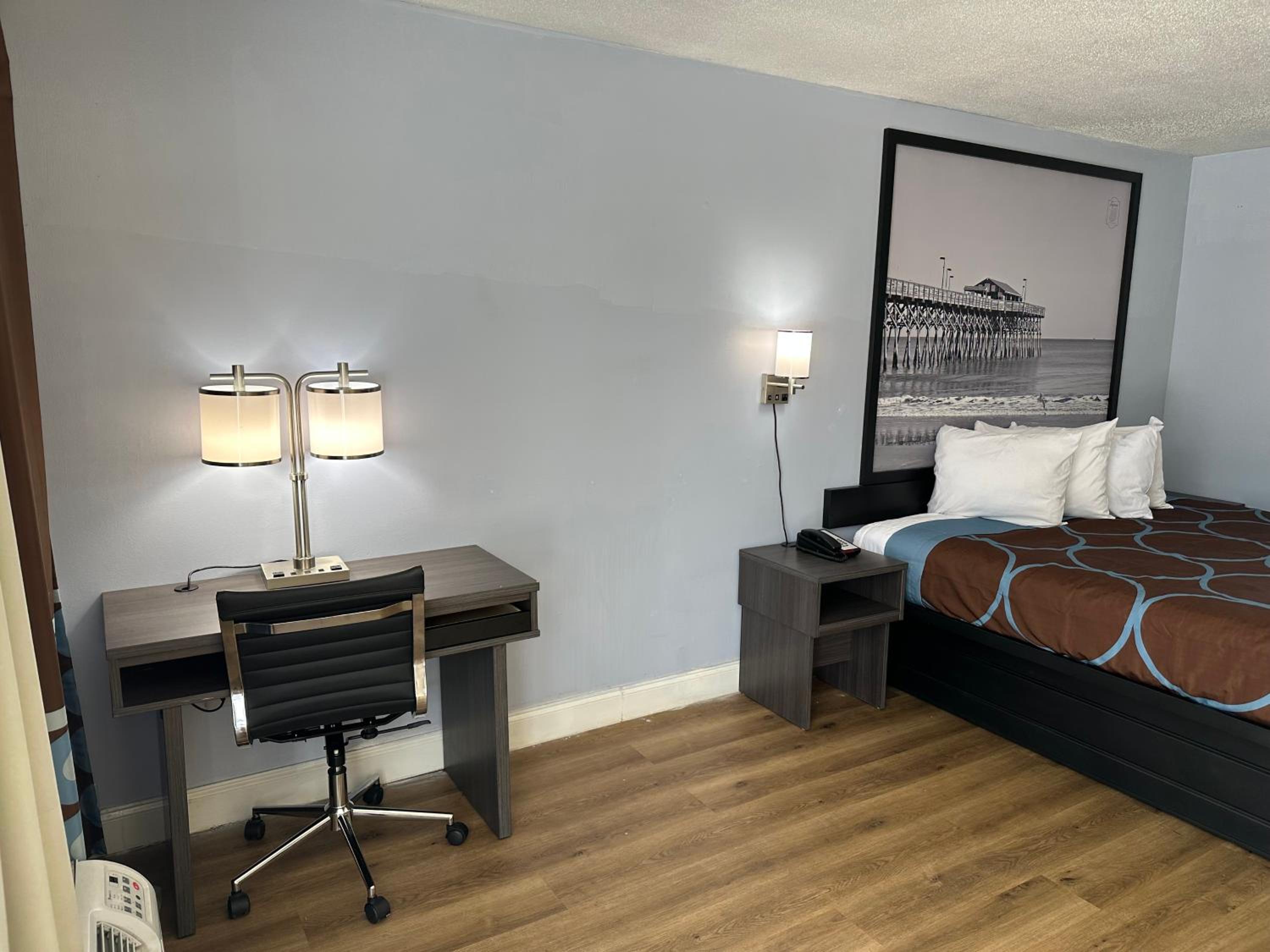 King Room - Non-Smoking - Photo 1