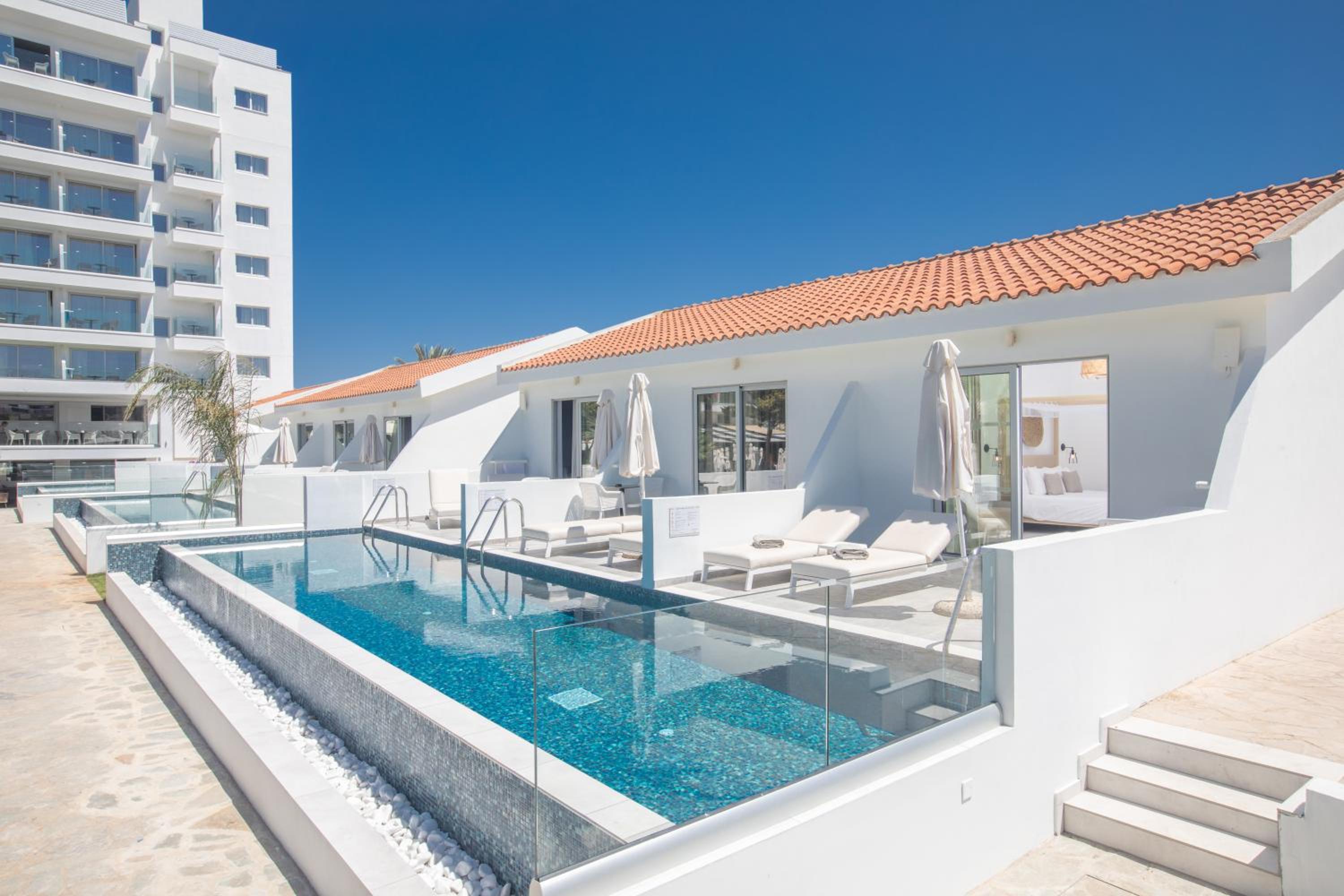 Swim-Up Bungalow
