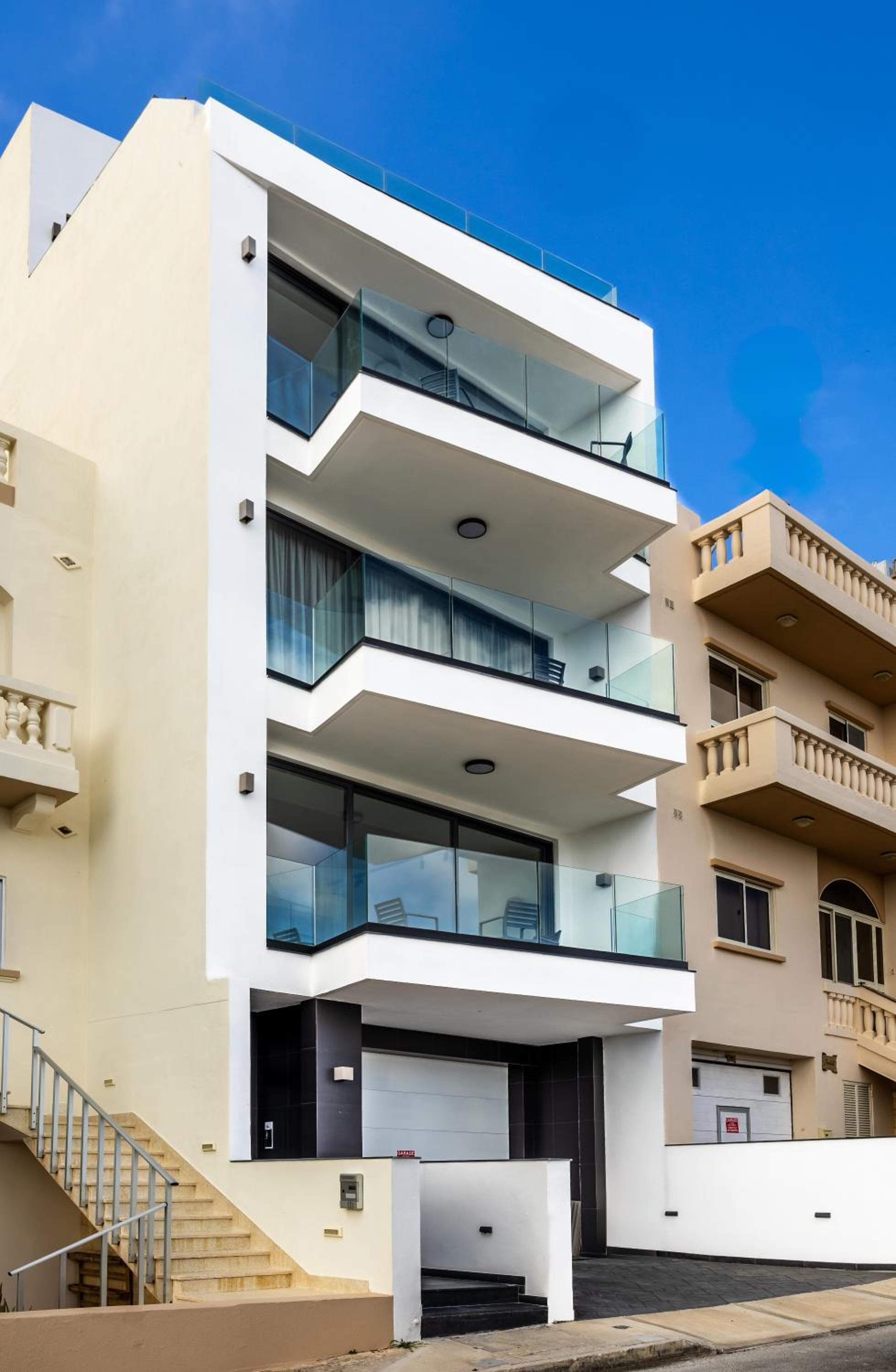 Two-Bedroom Apartment with Balcony and Sea View photo 2