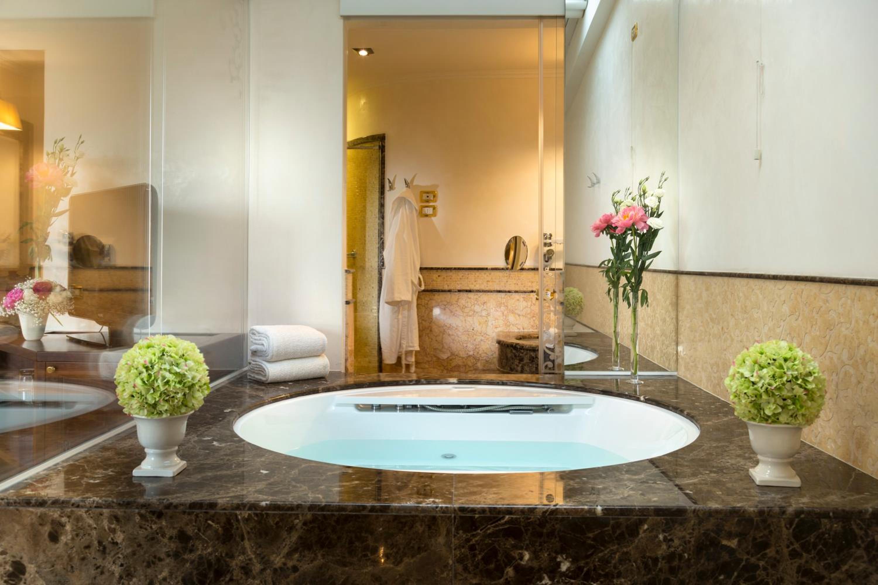Crystal Suite with Spa Bath - Photo 3