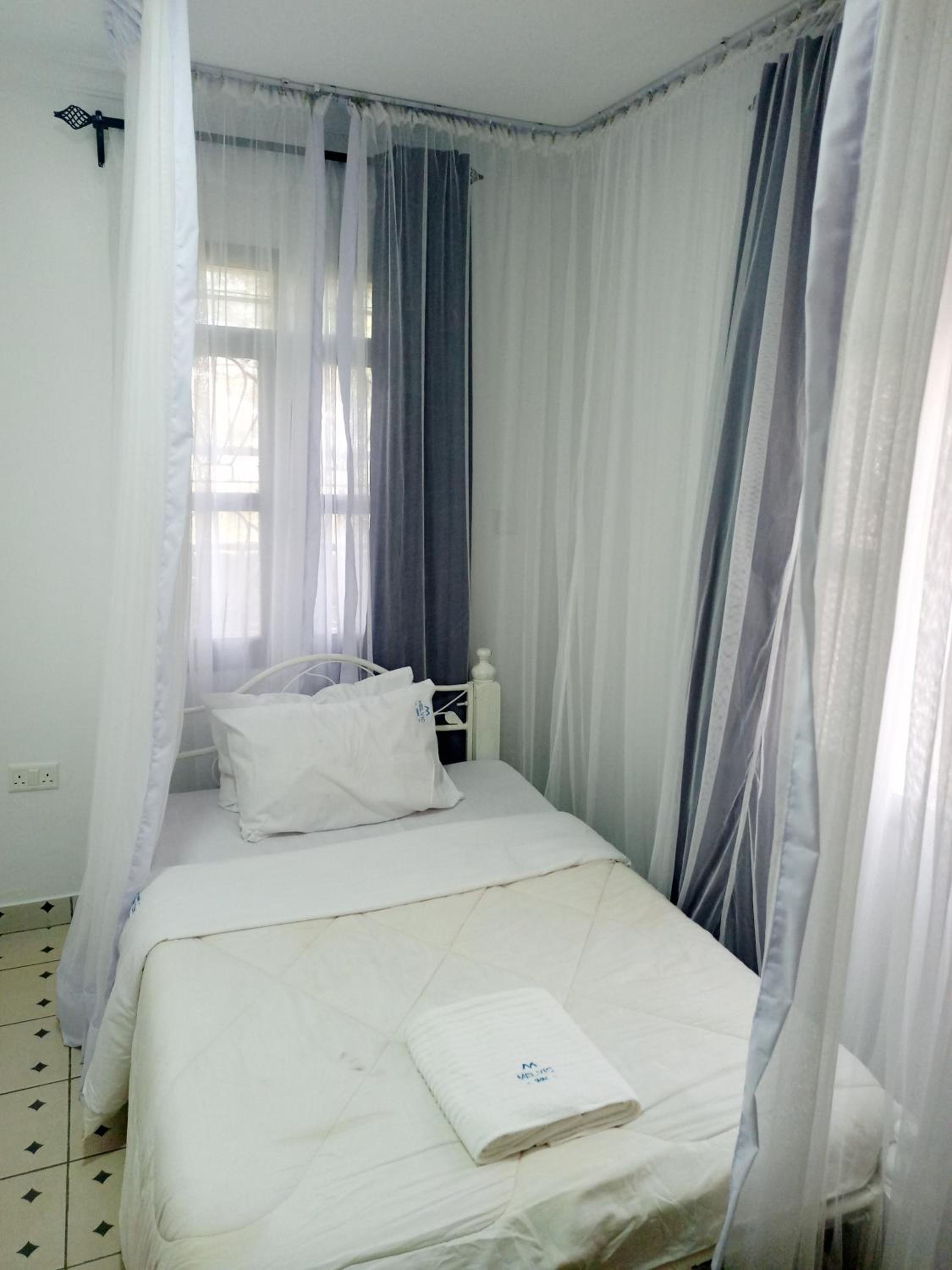 Small Single Room photo 1