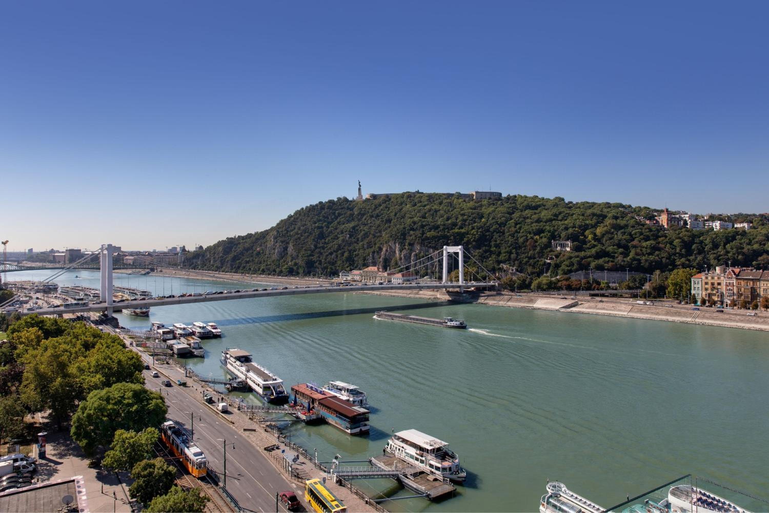 Deluxe Room, Guest room, 2 Twin/Single Bed(s), River view