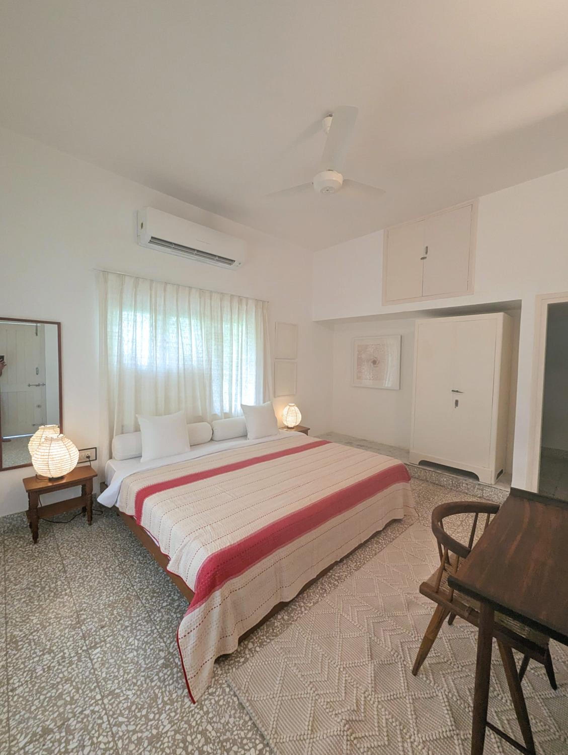 Standard King Room photo 1