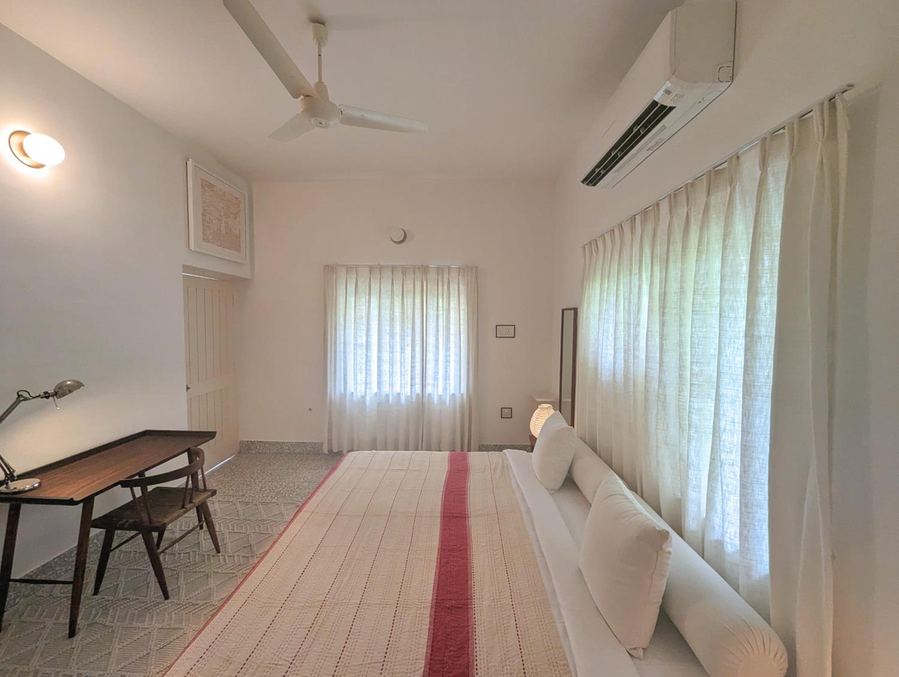 Standard King Room photo 3