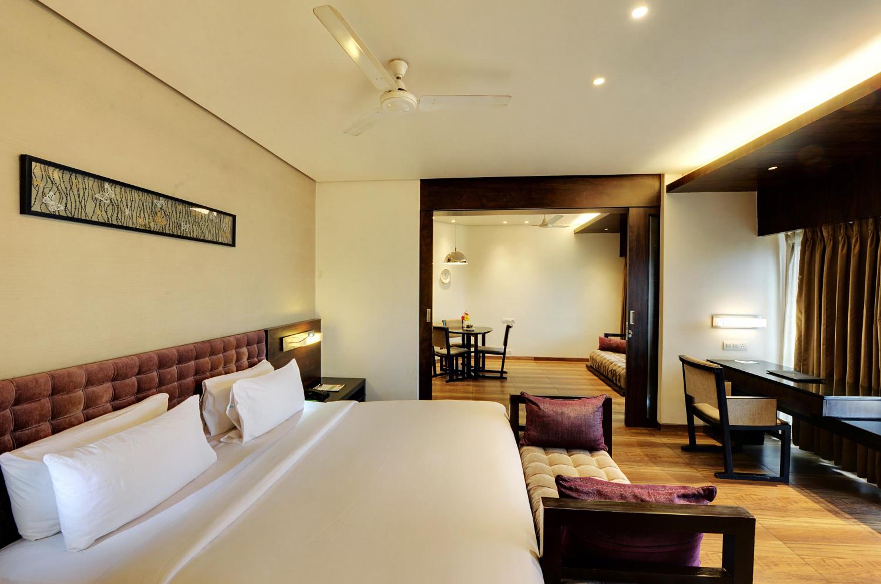 Suite - Photo 8