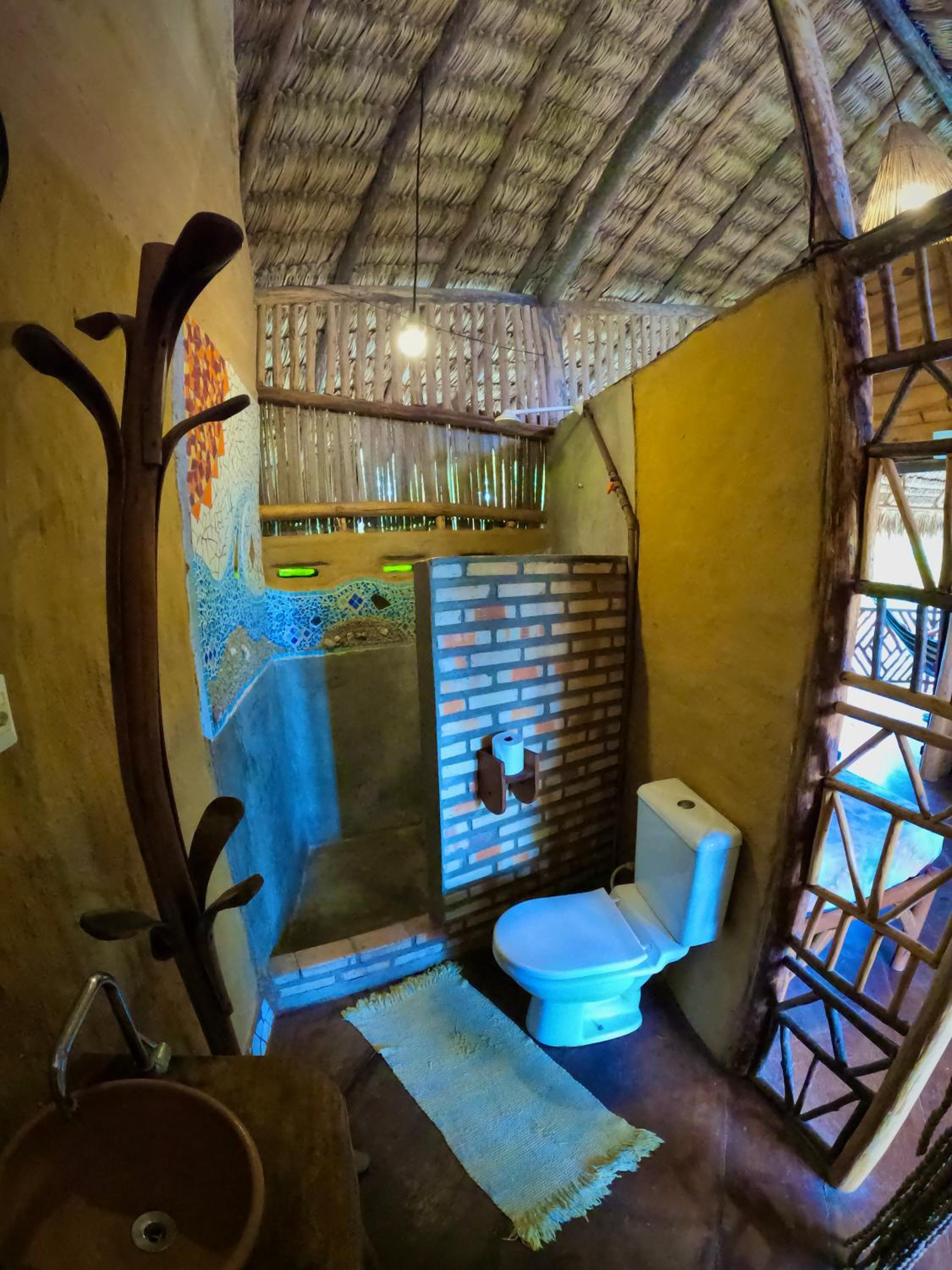 Double or Twin Room with Side Sea View - Photo 8