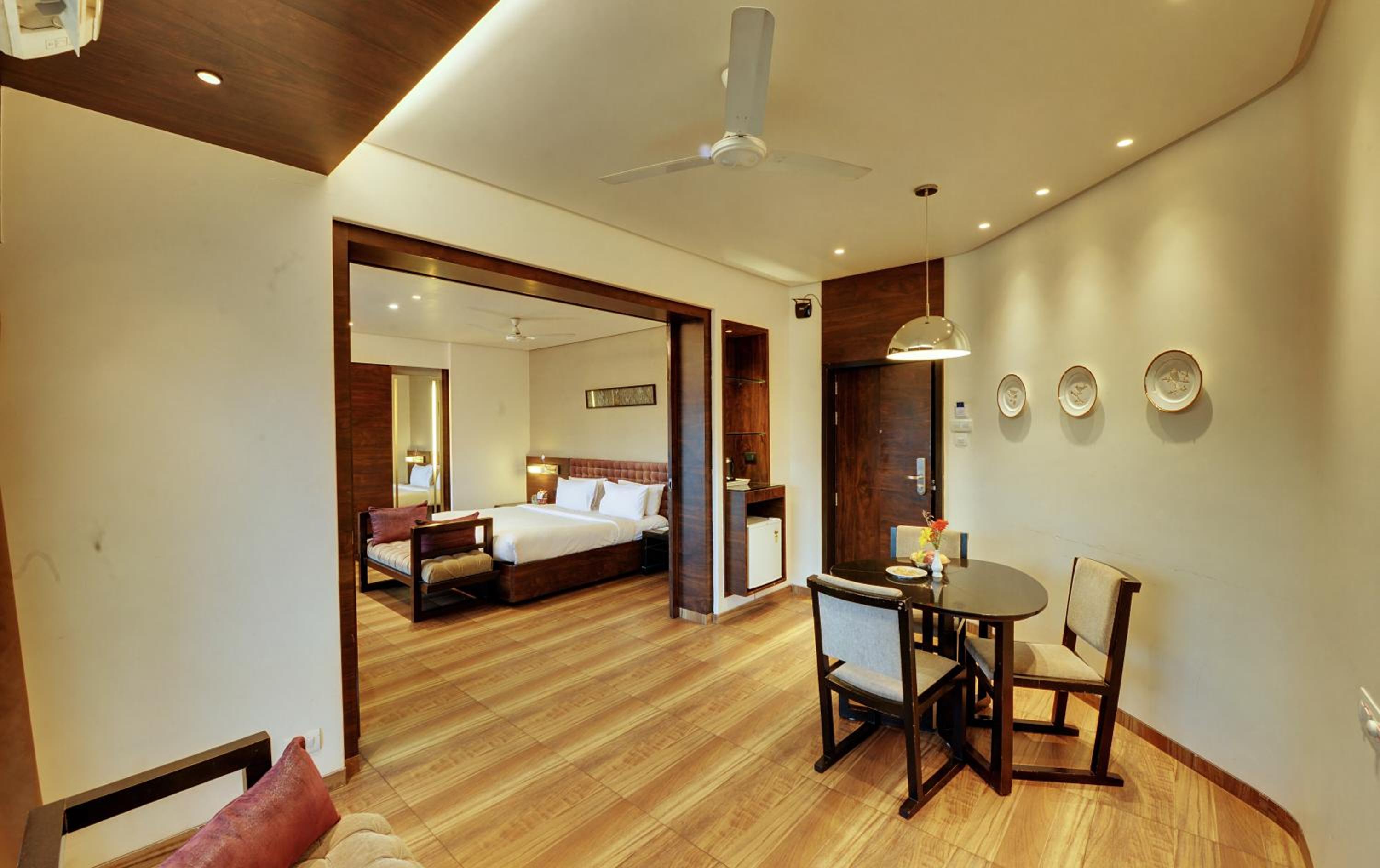 Suite - Photo 9