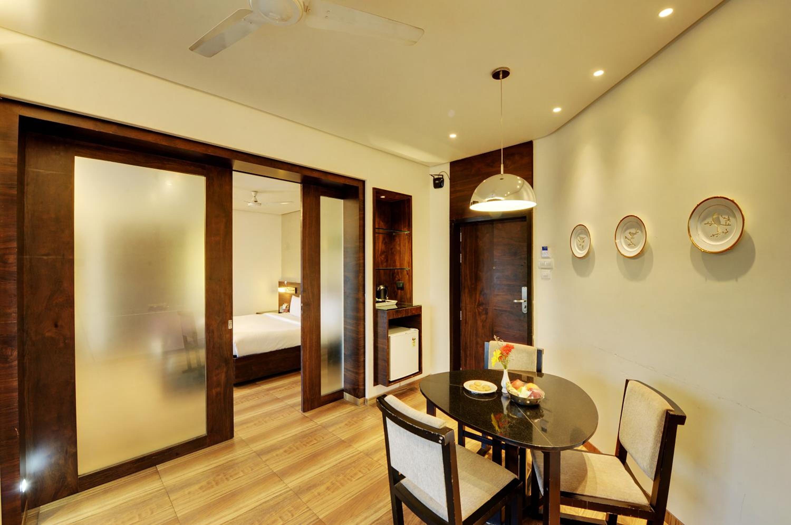Suite - Photo 10