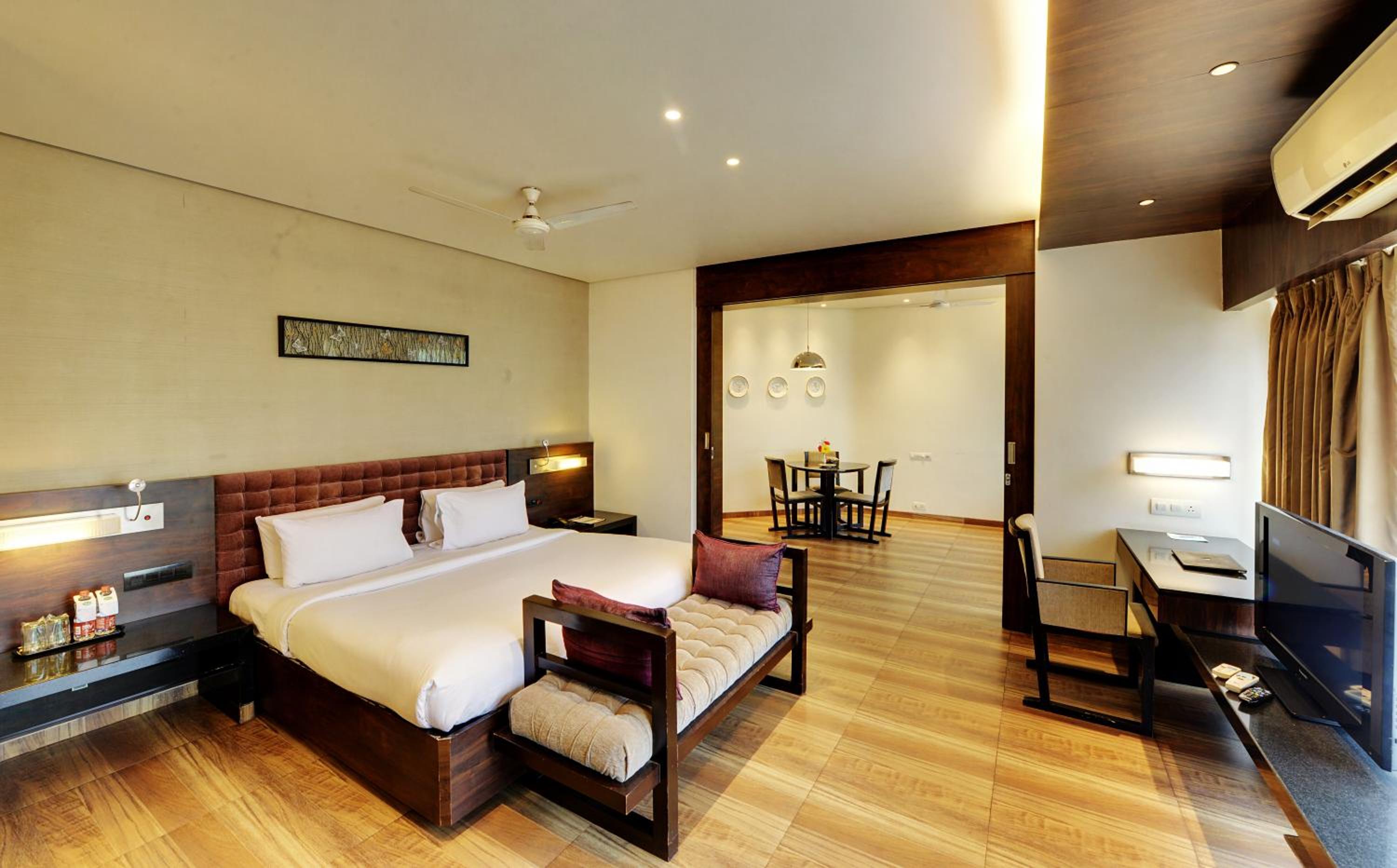 Suite - Photo 11