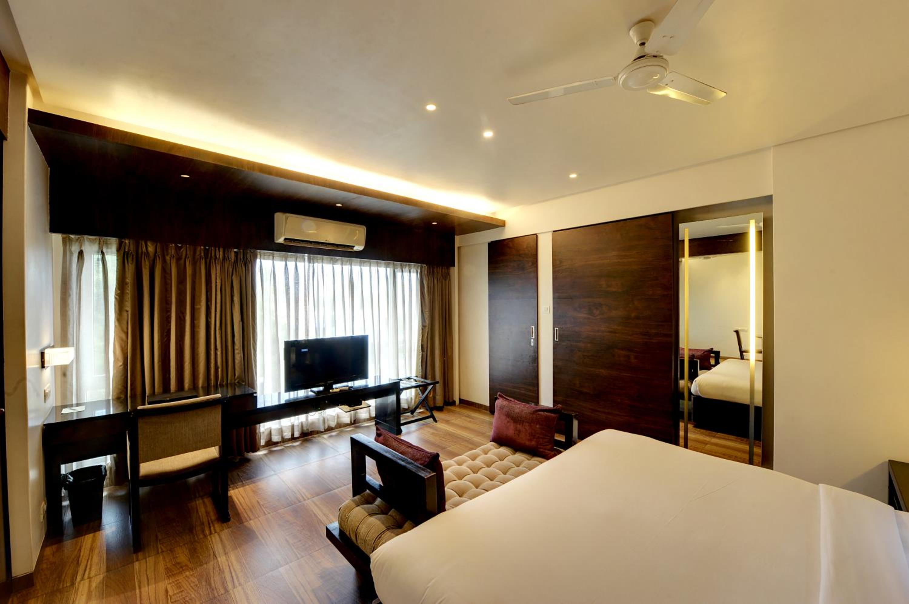 Suite - Photo 12
