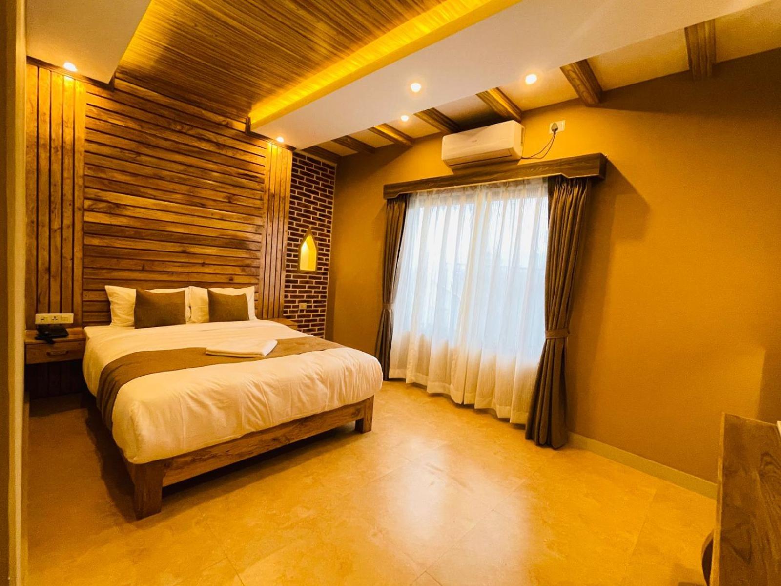 Deluxe Queen Room