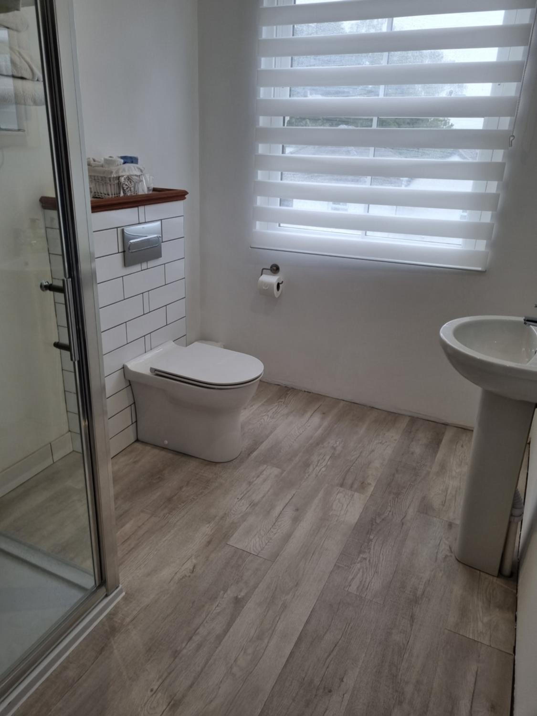 Standard Double Room with En-Suite shower room - Photo 6