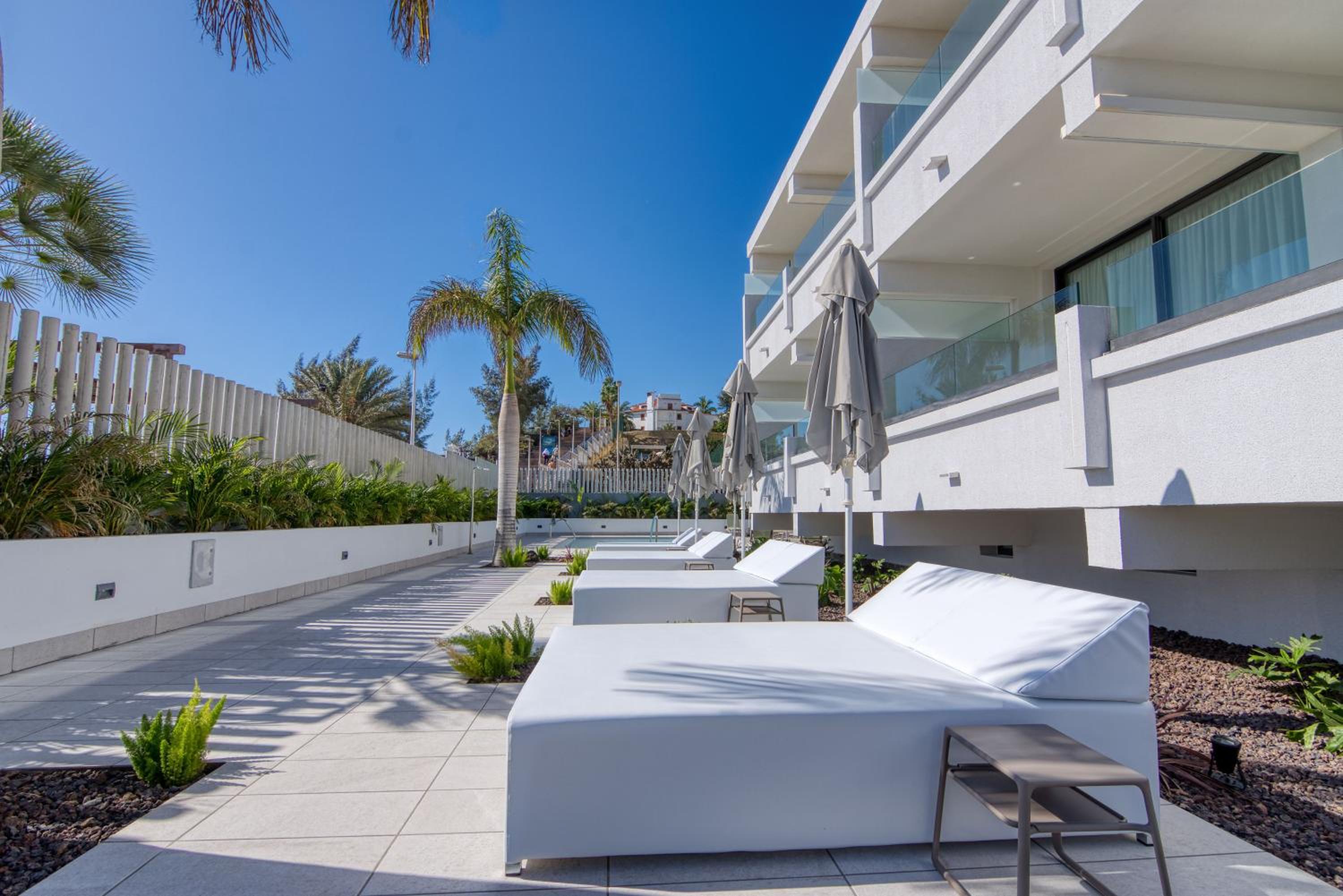 Deluxe One-Bedroom Apartment with Ocean View photo 3