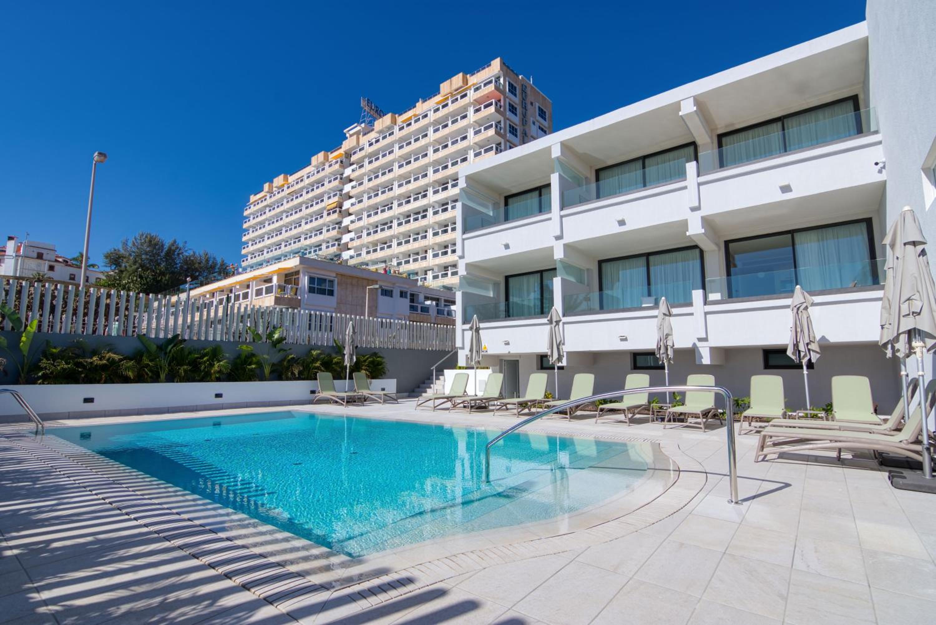 Deluxe One-Bedroom Apartment with Ocean View photo 2
