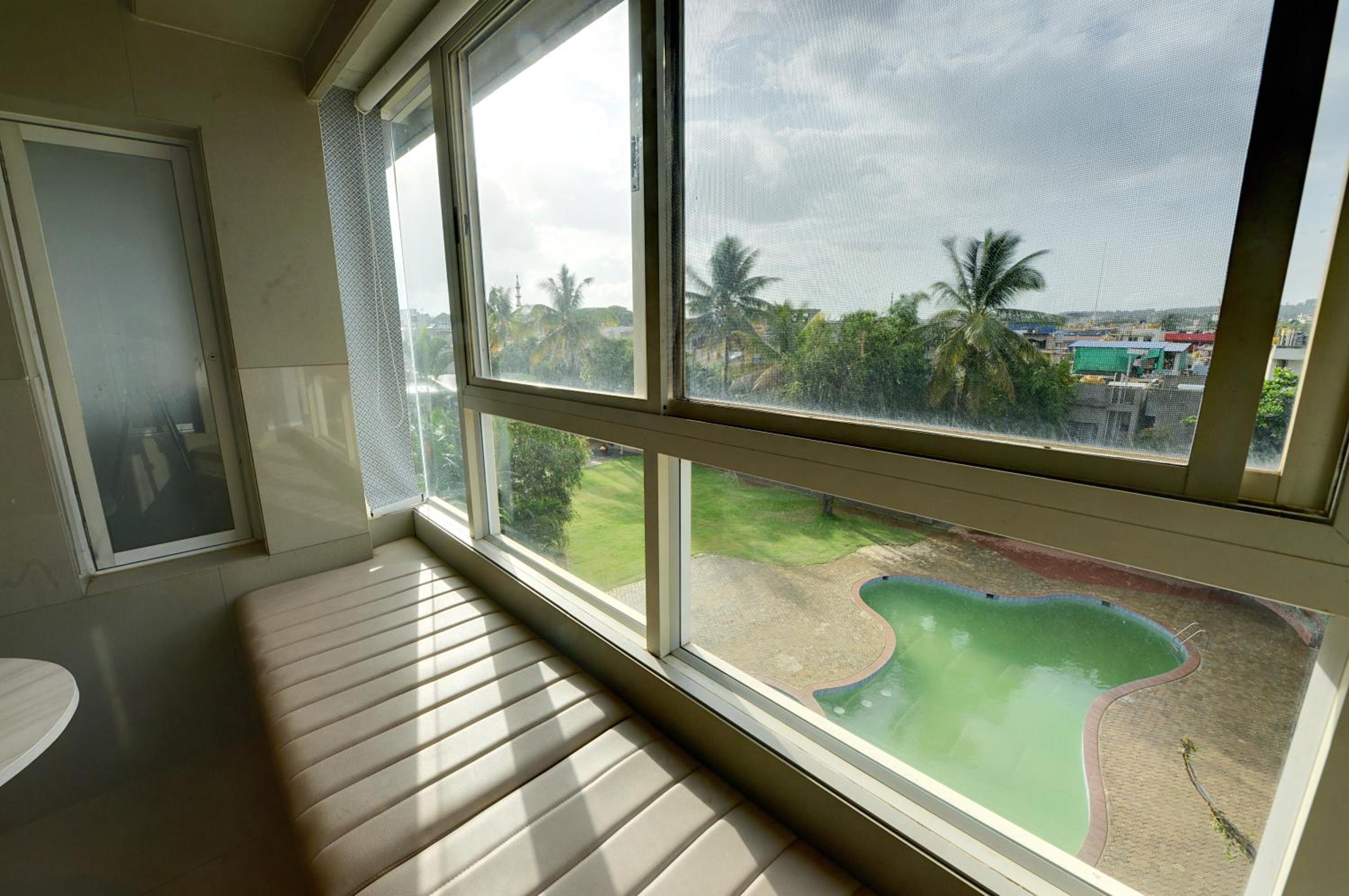 King Room with Pool View - Photo 3