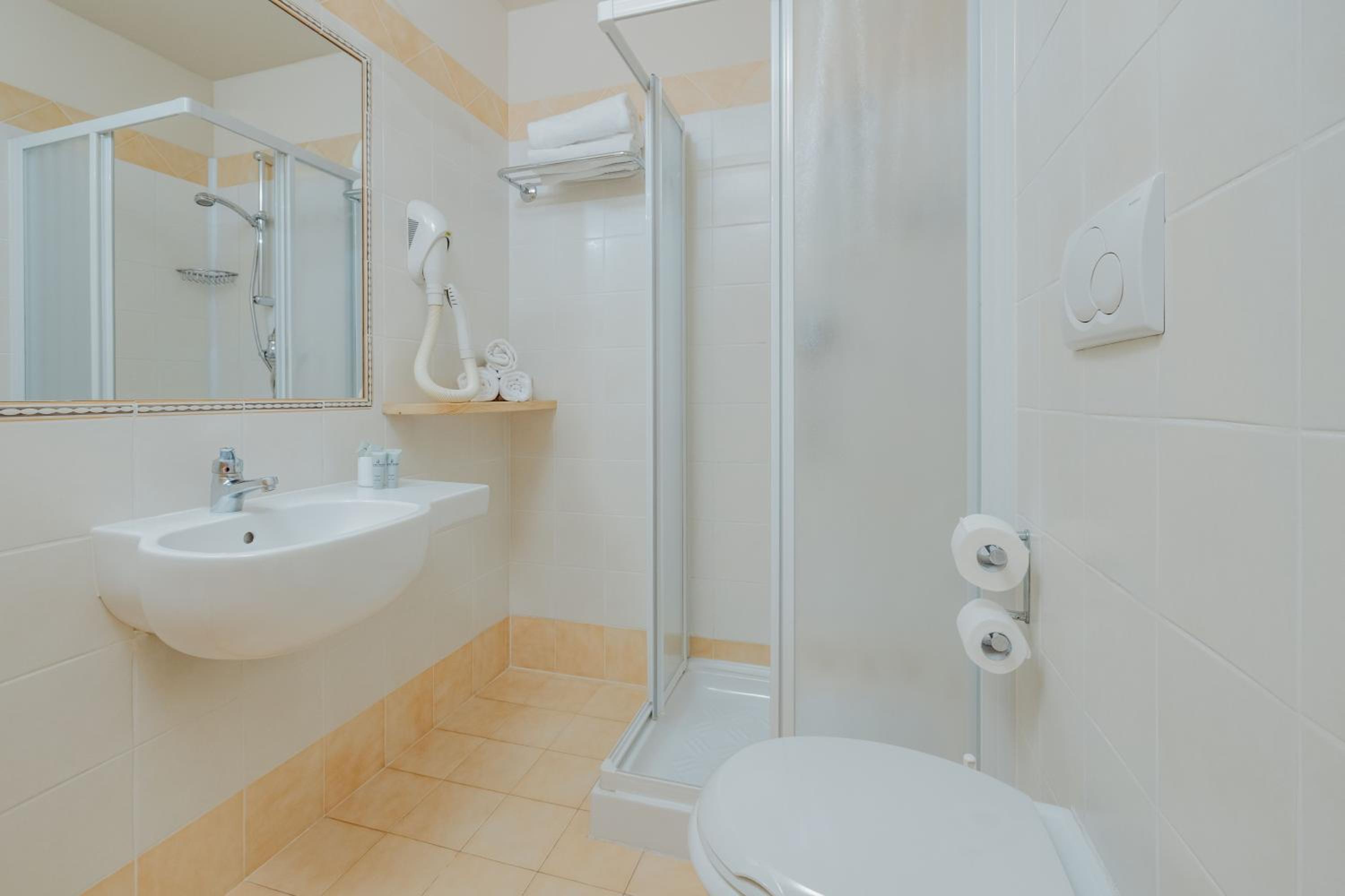 Double Room with Pool and Spa Access - Photo 14