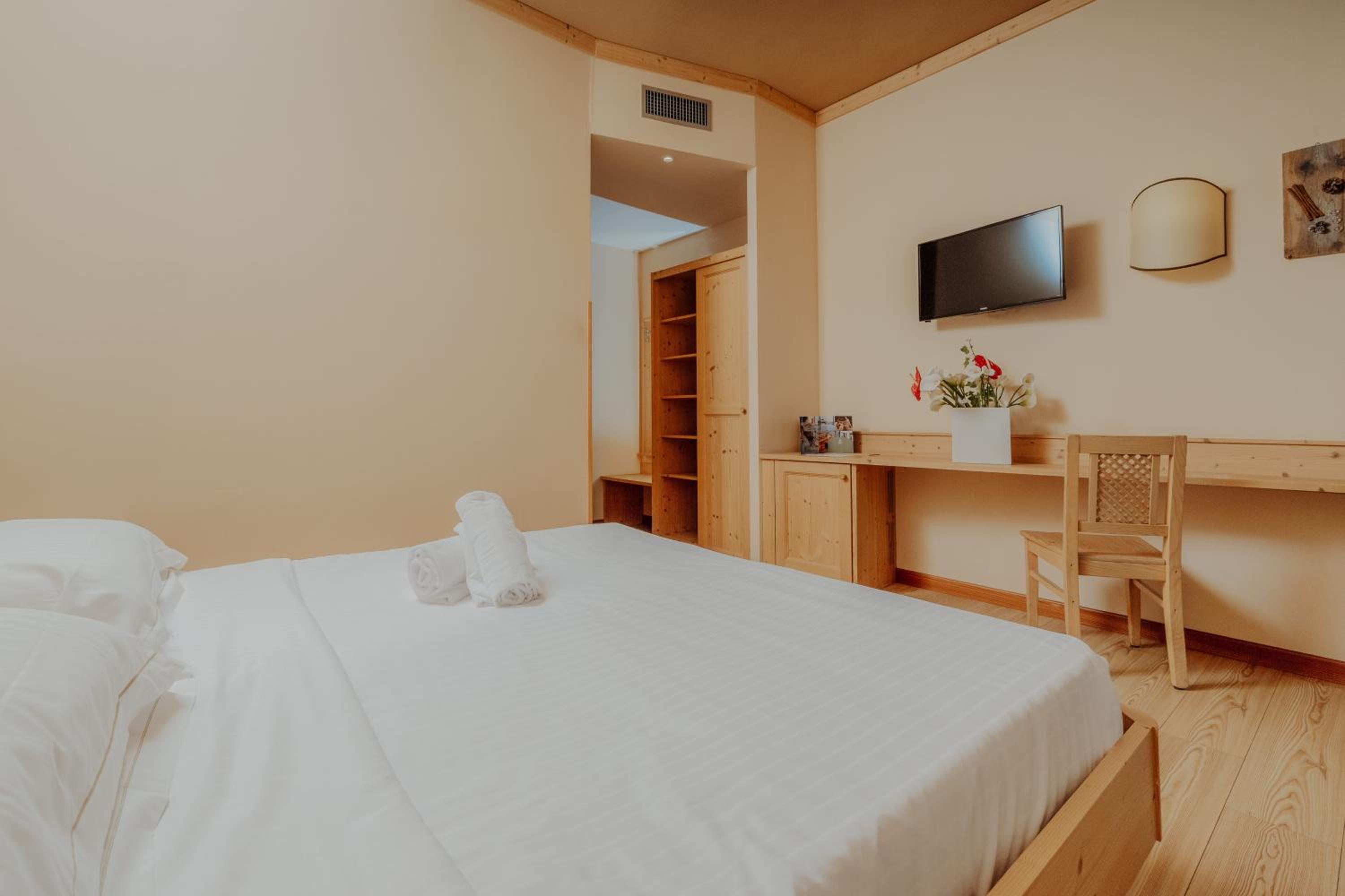 Double Room with Pool and Spa Access - Photo 1
