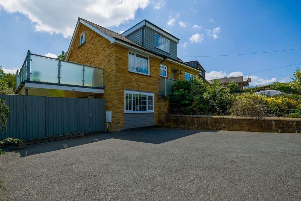 Four-Bedroom House photo 2