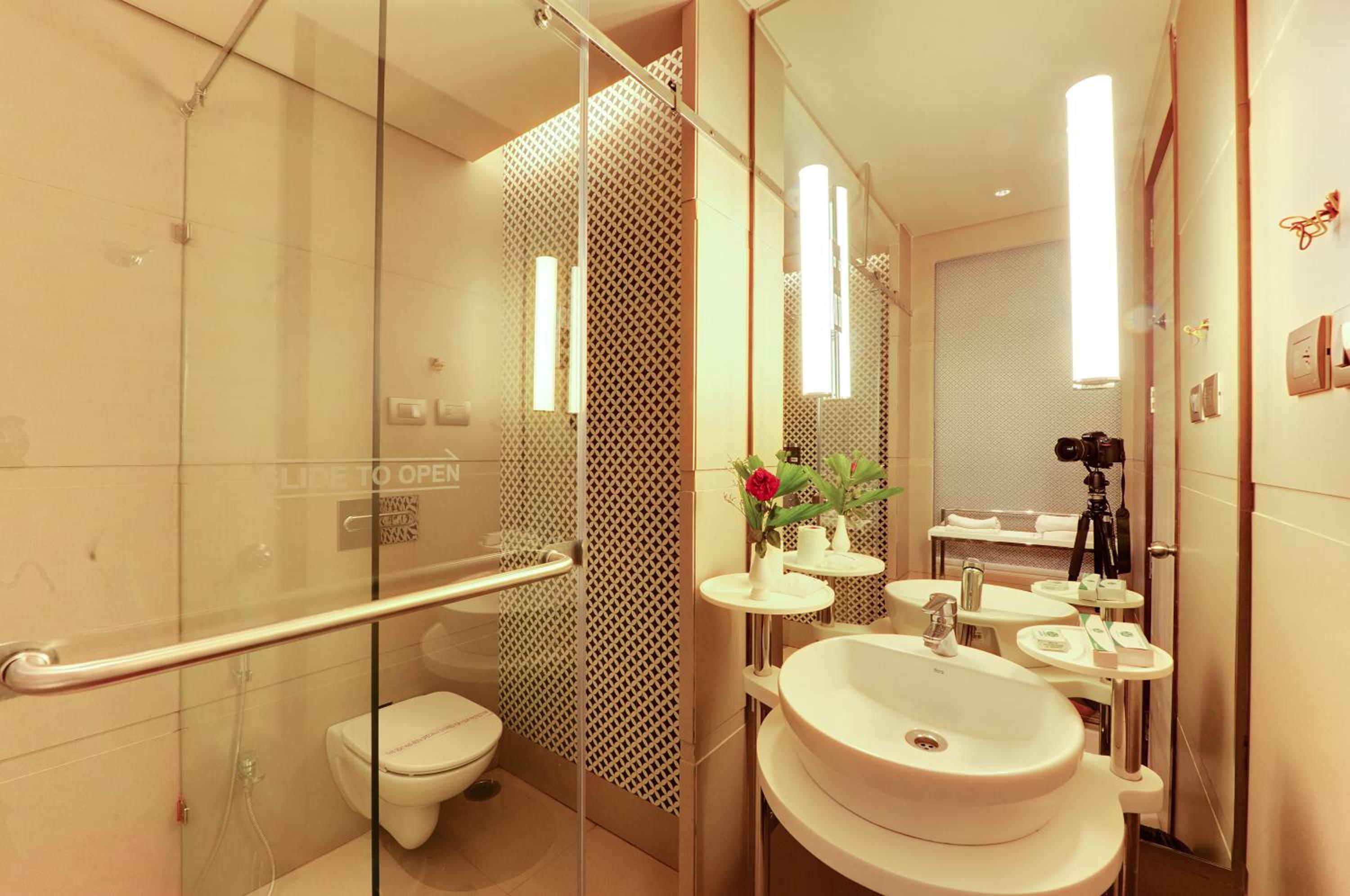 King Room with Pool View - Photo 2