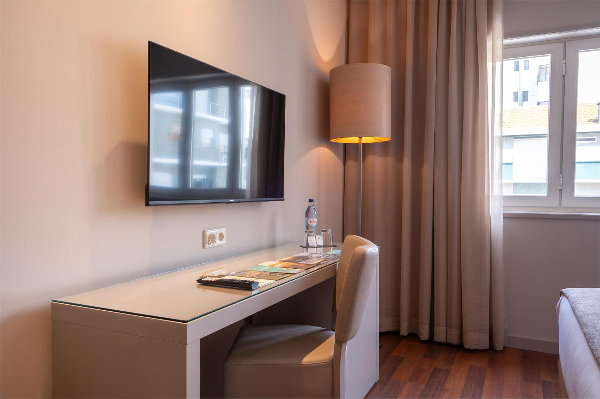 Twin Room - Photo 2