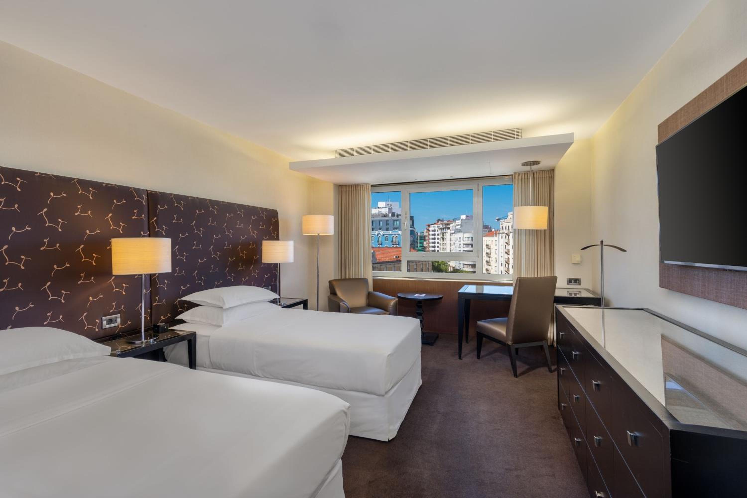 Deluxe, Guest room, 2 Twin/Single Bed(s), Pool access - Photo 1